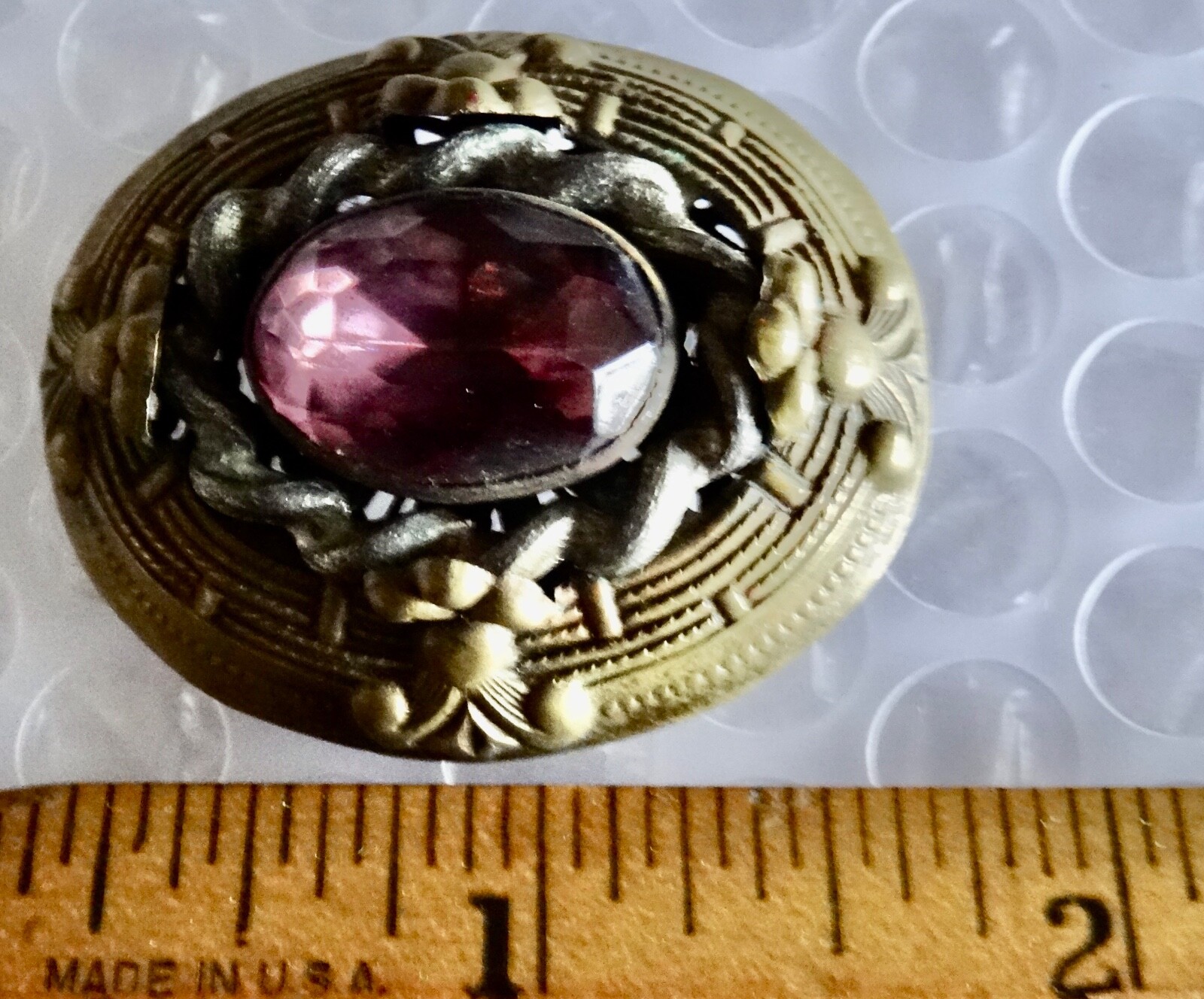 bROOCH ETRUSCAN REVIVAL PURPLE GLASS BRASS SILVER TONE VINTAGE JEWELRY neocurio
