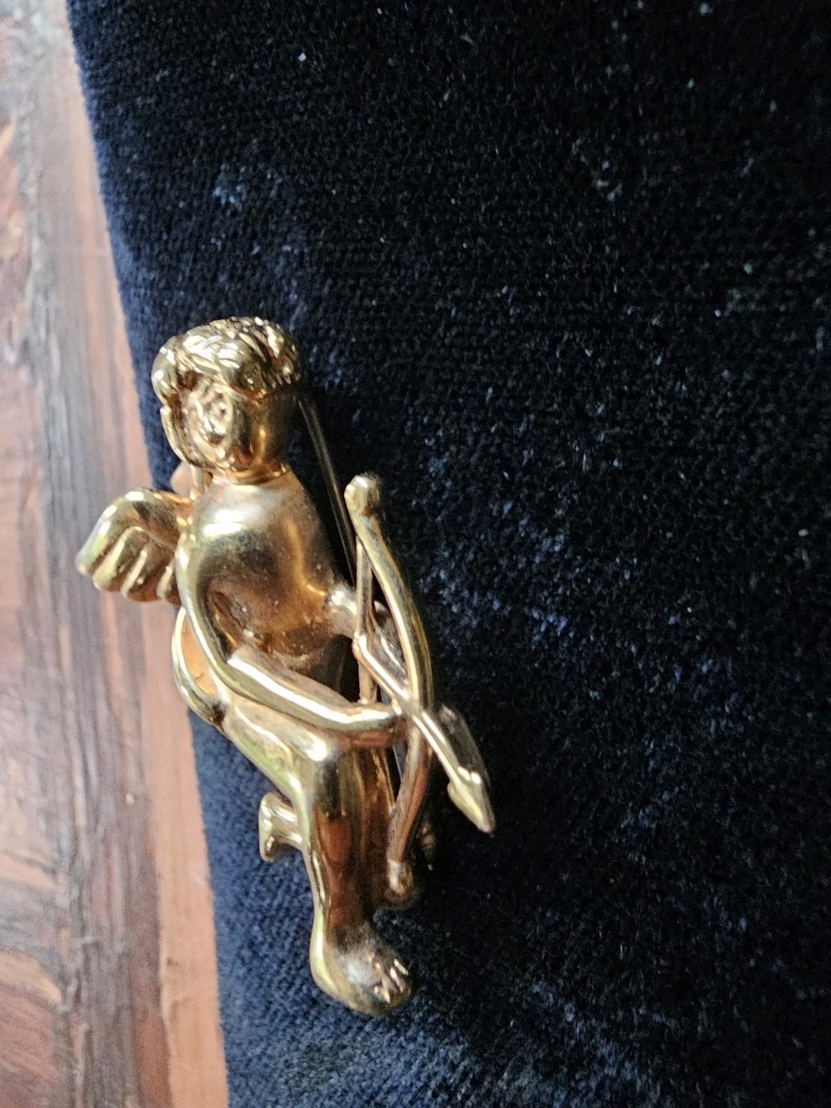 Krementz Cupid Brooch Gold Tone Cherub Wings Flying Dart Bow Signed Vtg 1.25″
