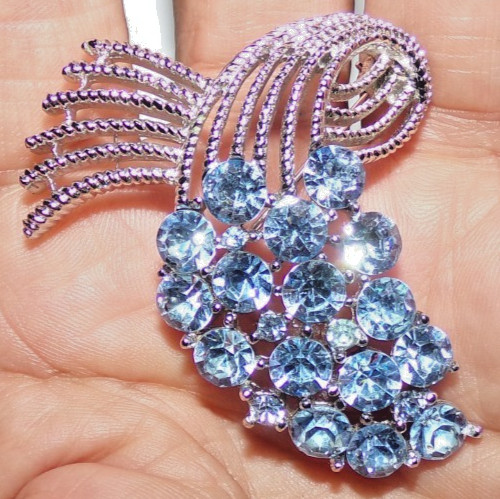 Crown Trifari signed pin with rare blue stones-OMG!!