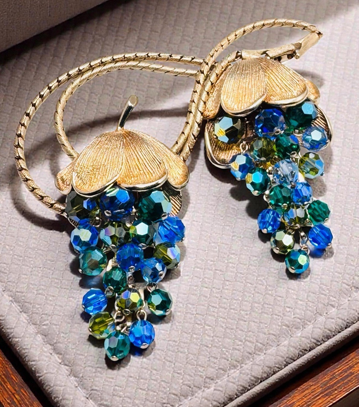 Vintage Schrager Blue Green AB Glass Dangle Bead Necklace Brooch Earrings Set