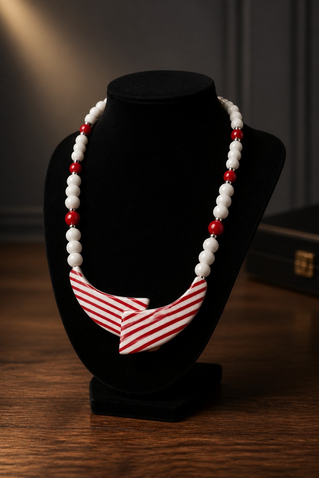 VTG 60s/80s Mod Red White Striped Bib Necklace Candy Stripe W/ Lg White Beads