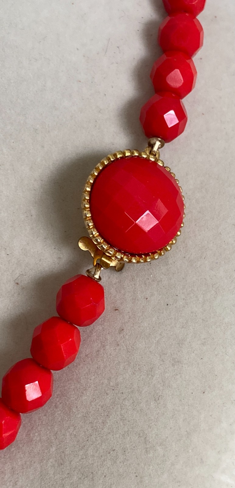 Vintage Bright Red Faceted Glass Bead Necklace Statement Retro 16″ Slide Clasp
