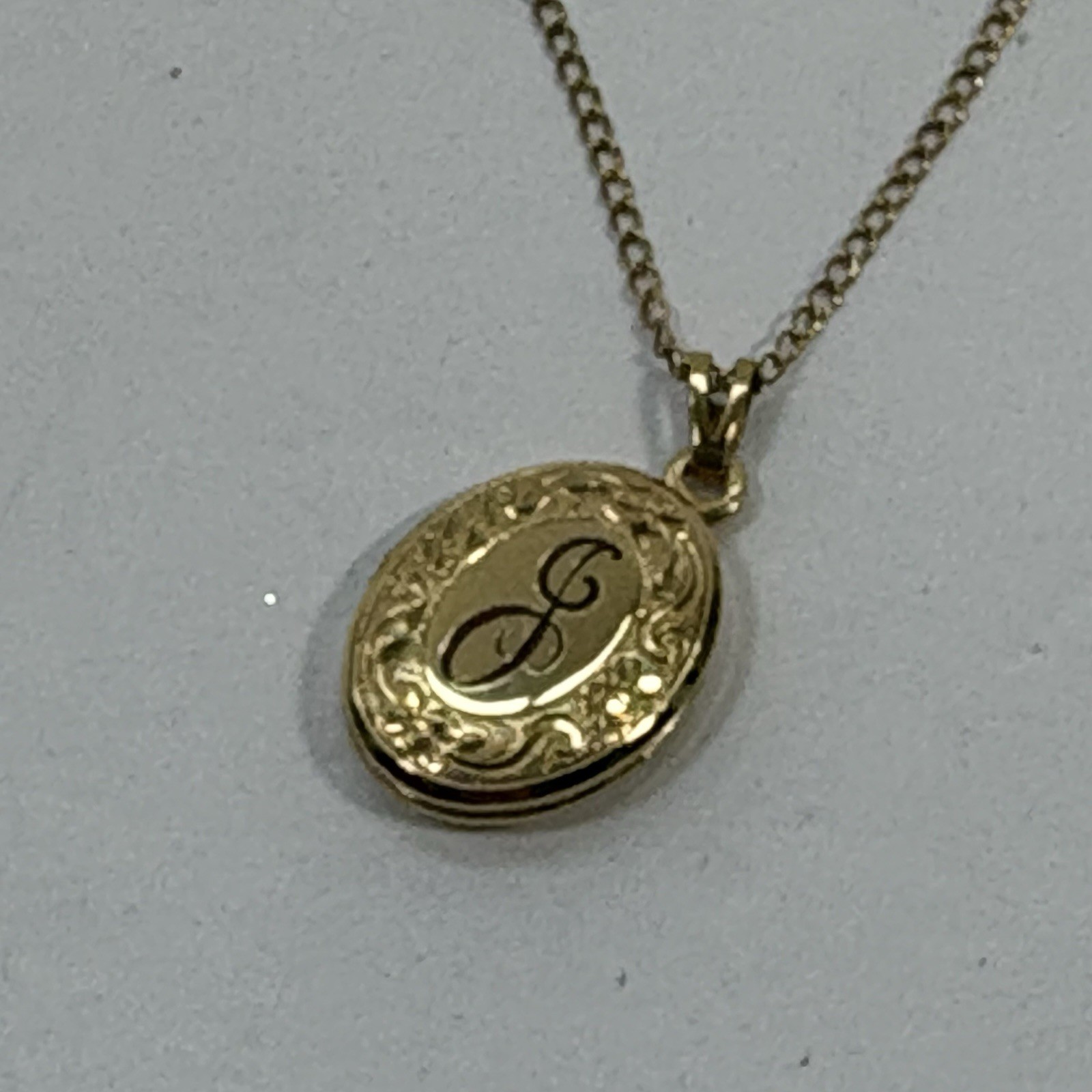 Vintage Gold Locket Pendant necklace Letter J 12k GF Gold Filled Chain 18″