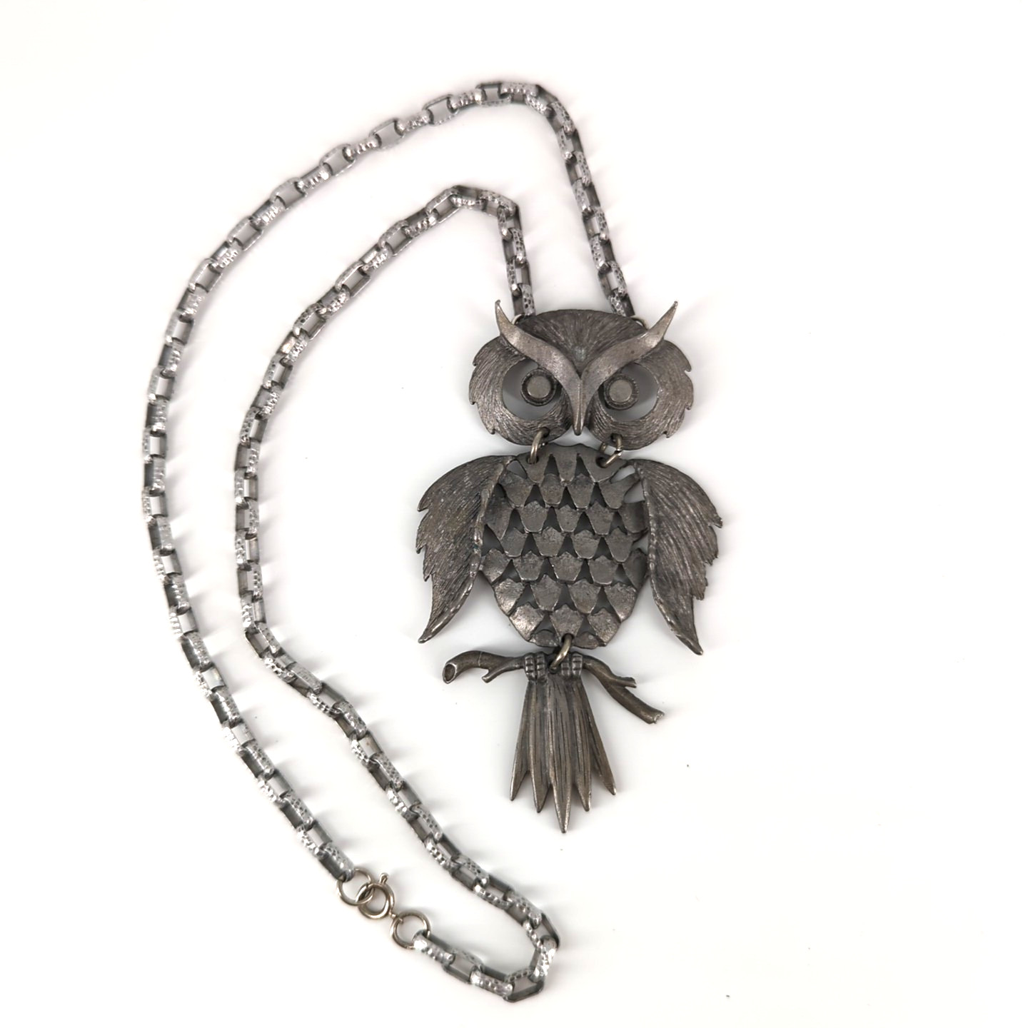 Vintage Pewter Tone Large Articulated Owl Hammered Oval Link 20″ chain Necklace