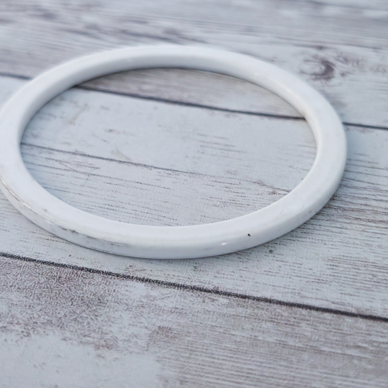 Vintage Off White Plastic? Bangle – Condition Issues