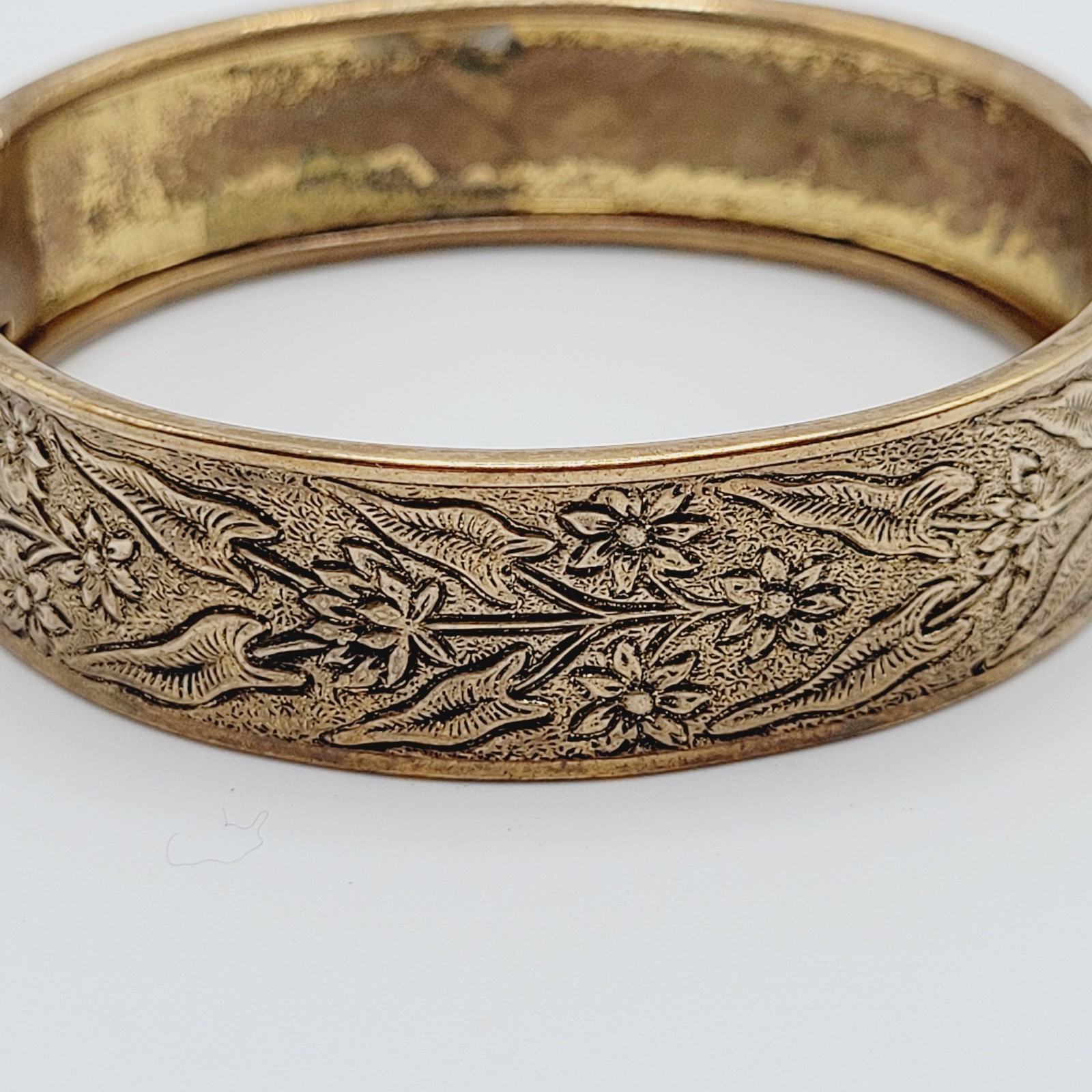 Victorian Style Brass Hinged Floral Embossed Gold Tone Metal Bangle Bracelet