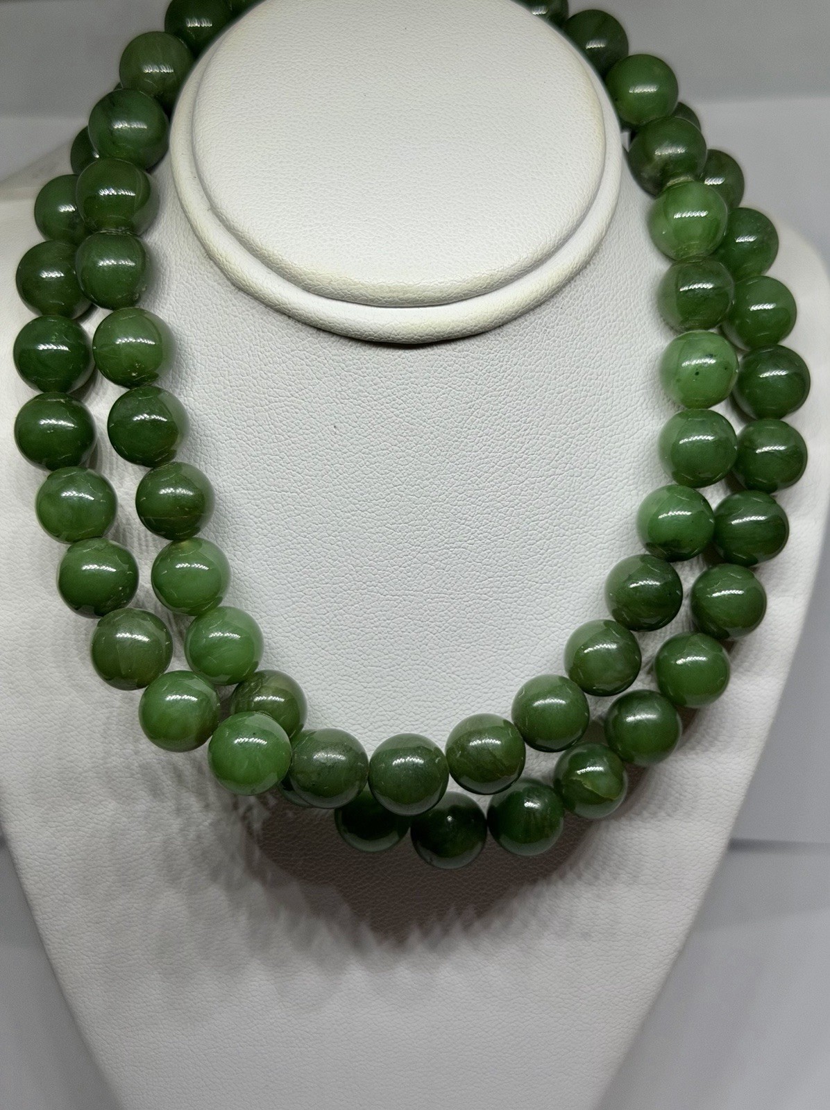 Vintage 8mm Dark Green Jade Beads Necklace Goldtone Clasp 23”