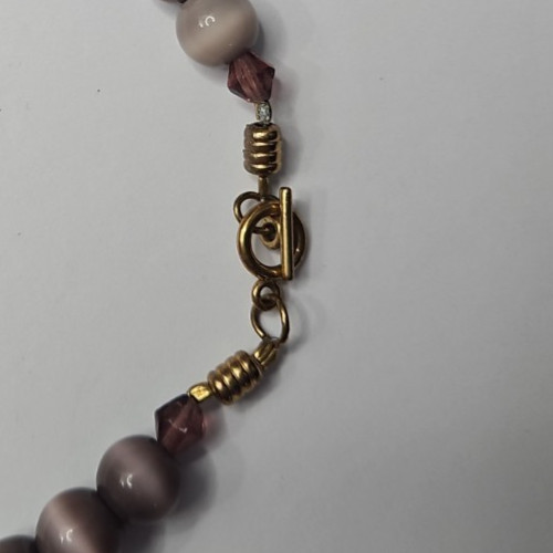 Vintage Purple Cat’s Eye Beaded Glass Necklace Gold Tone Toggle Closure