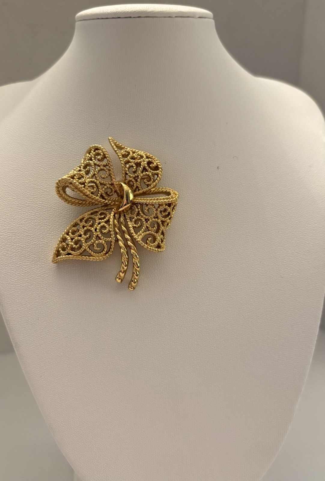 Vintage Crown Tifari Signed Gold Tone Filigree Bow Brooch Openwork Ribbon Bow