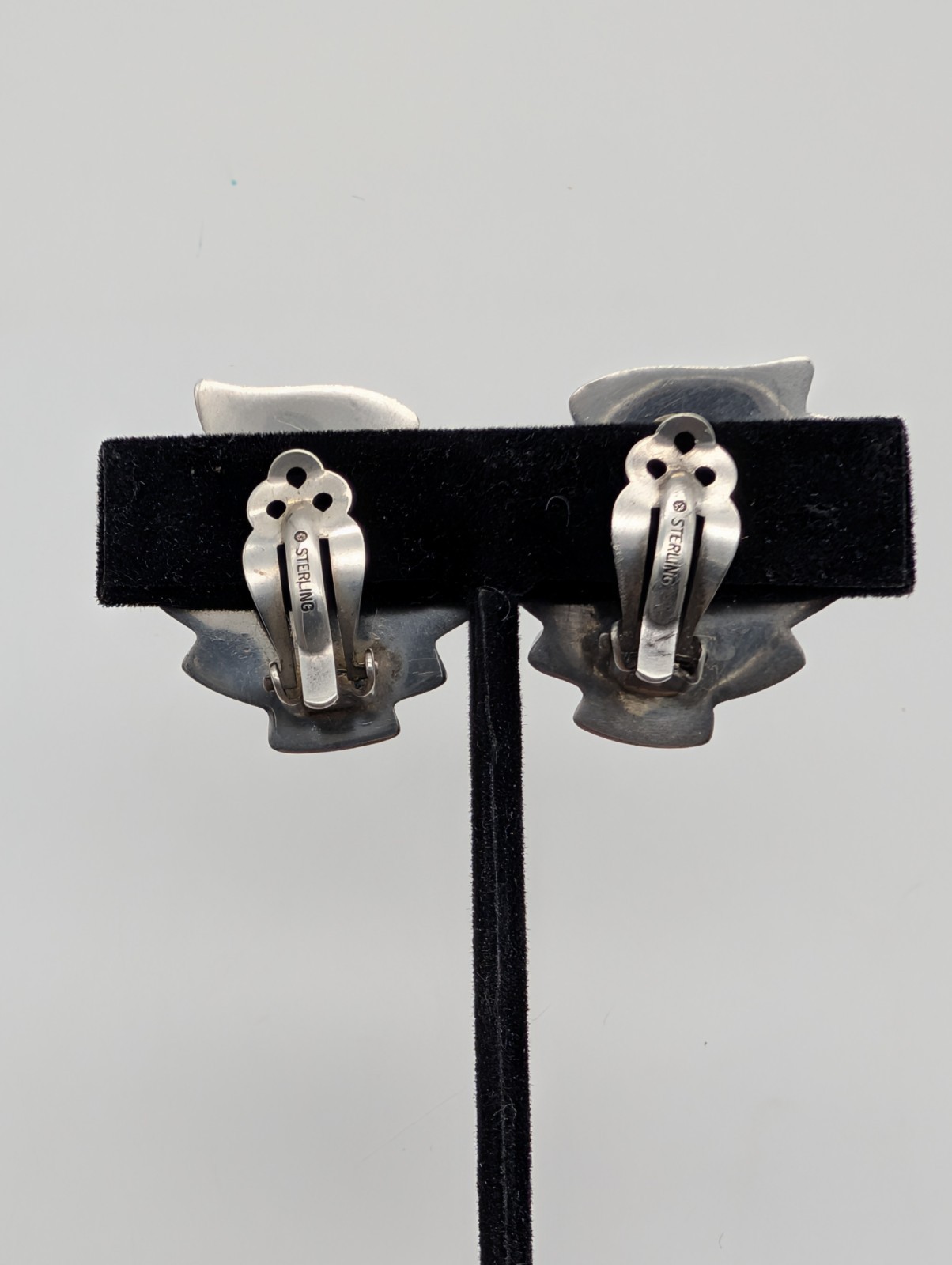 Vintage Modernist Bayanihan Sterling Silver Ribbed Wave Clip On Earrings 1¼”