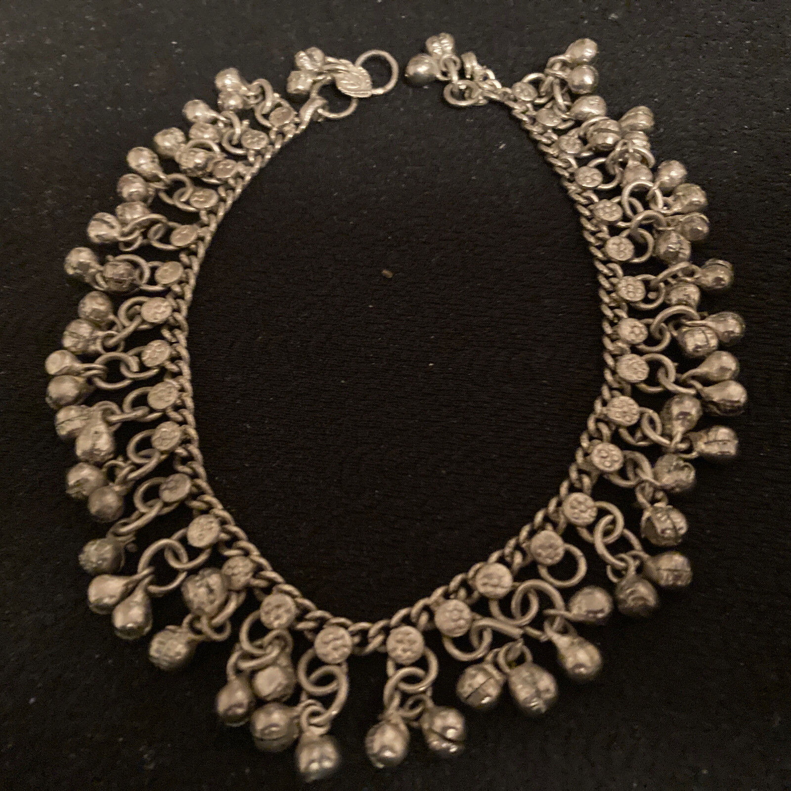 Unique VR Signed Choker Chain Dangling Silver Plated Tone