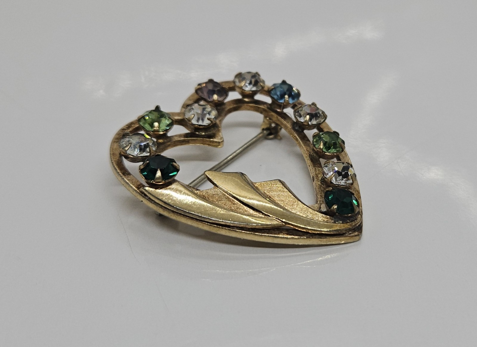 Vintage 1/20 12K GF Gold Filled Heart Pin Rhinestones 1 1/4″