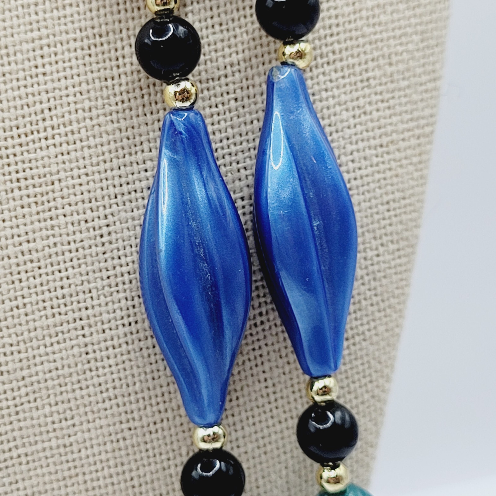 Peacock Colors Purple & Blues Gold Tone Acrylic Lucite Beaded Vintage Necklace