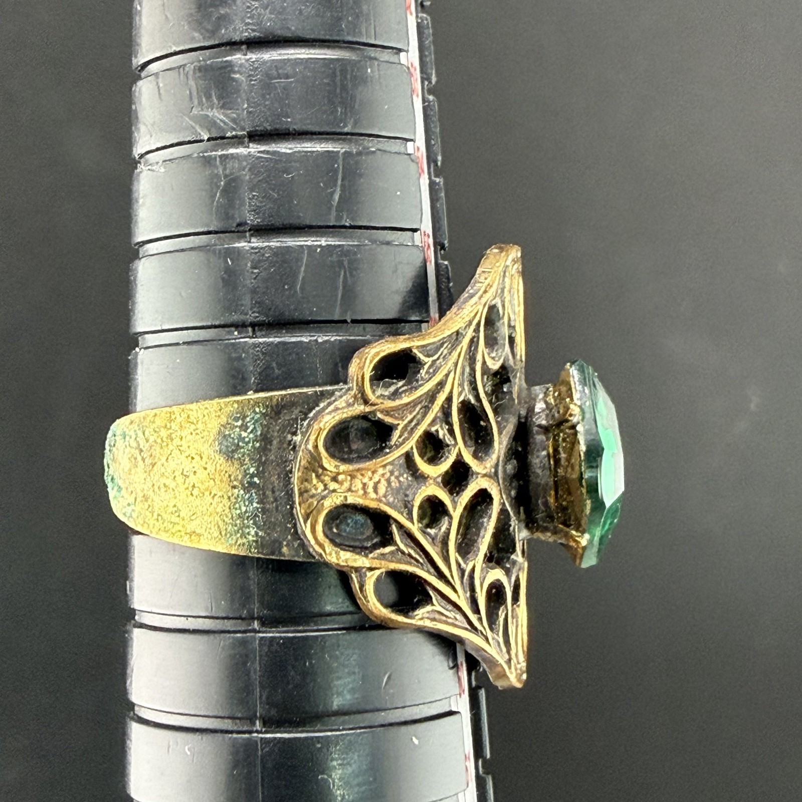 Vintage Rhinestone Ring Dark Green Gold Tone Size 8
