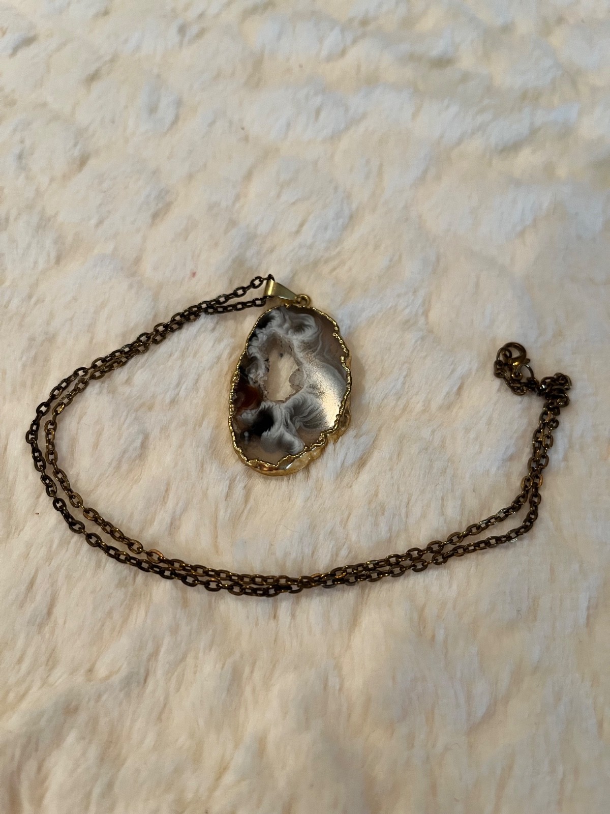 Vintage Translucent Geode Slice Pendant Necklace