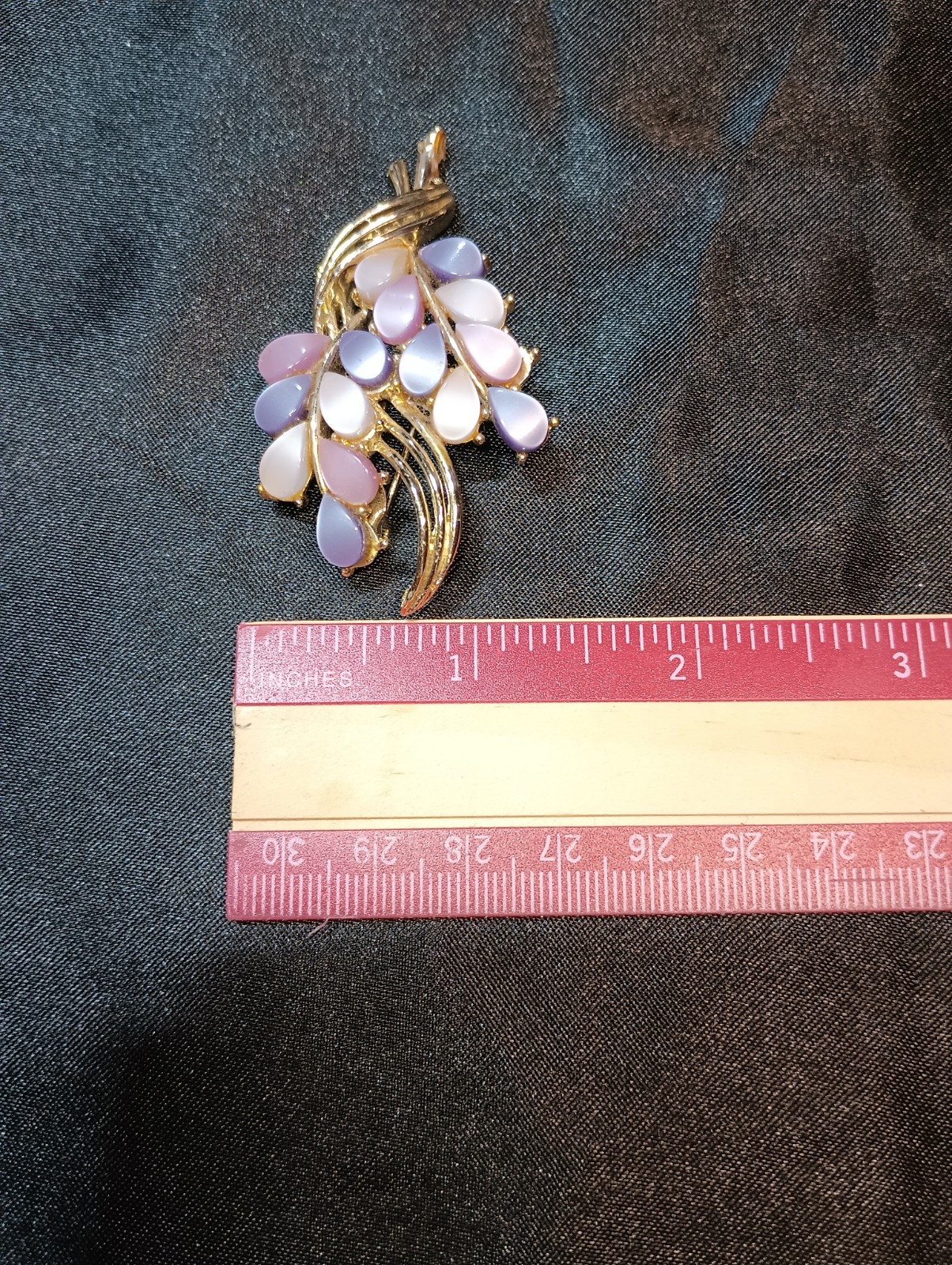 Vintage Brooch. Pink, White & Purple Teardrop Stones. Gold tone.