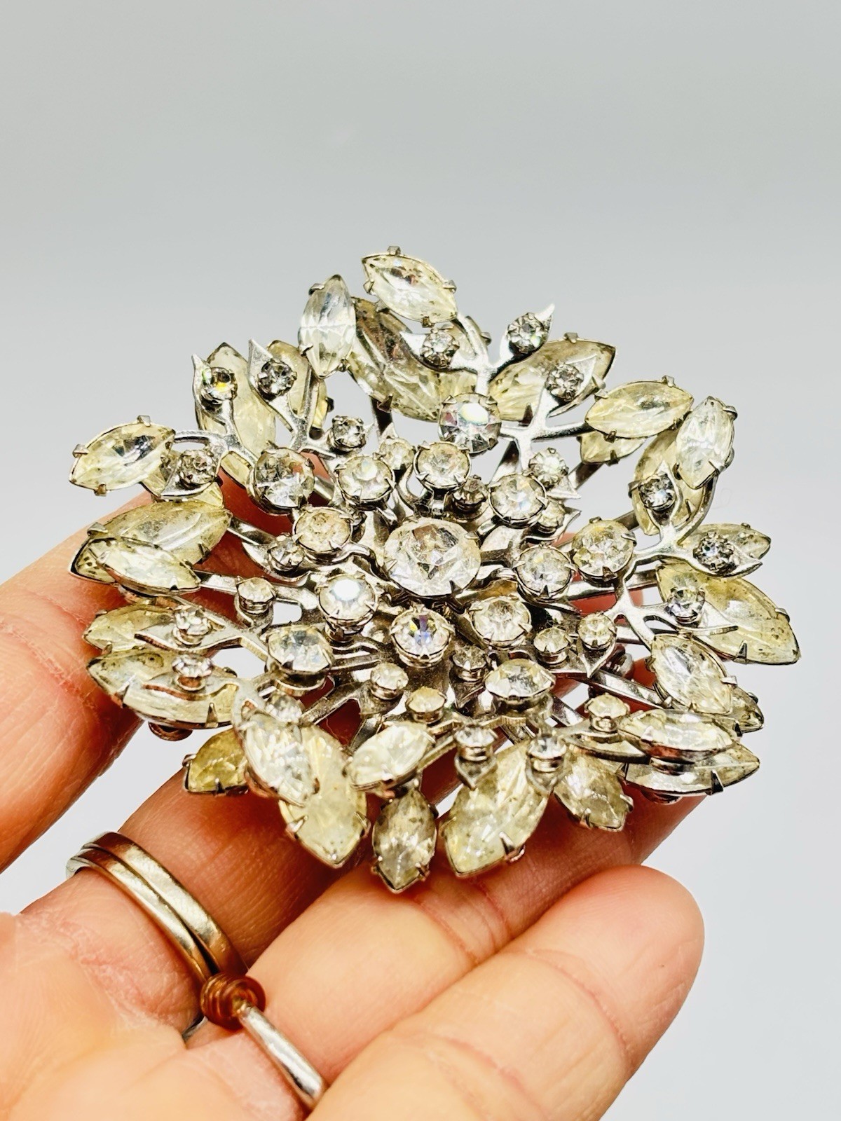 Vtg Unmarked Beau/Judy Lee? Clear Glass Rhinestone Flower Snowflake Pin Brooch