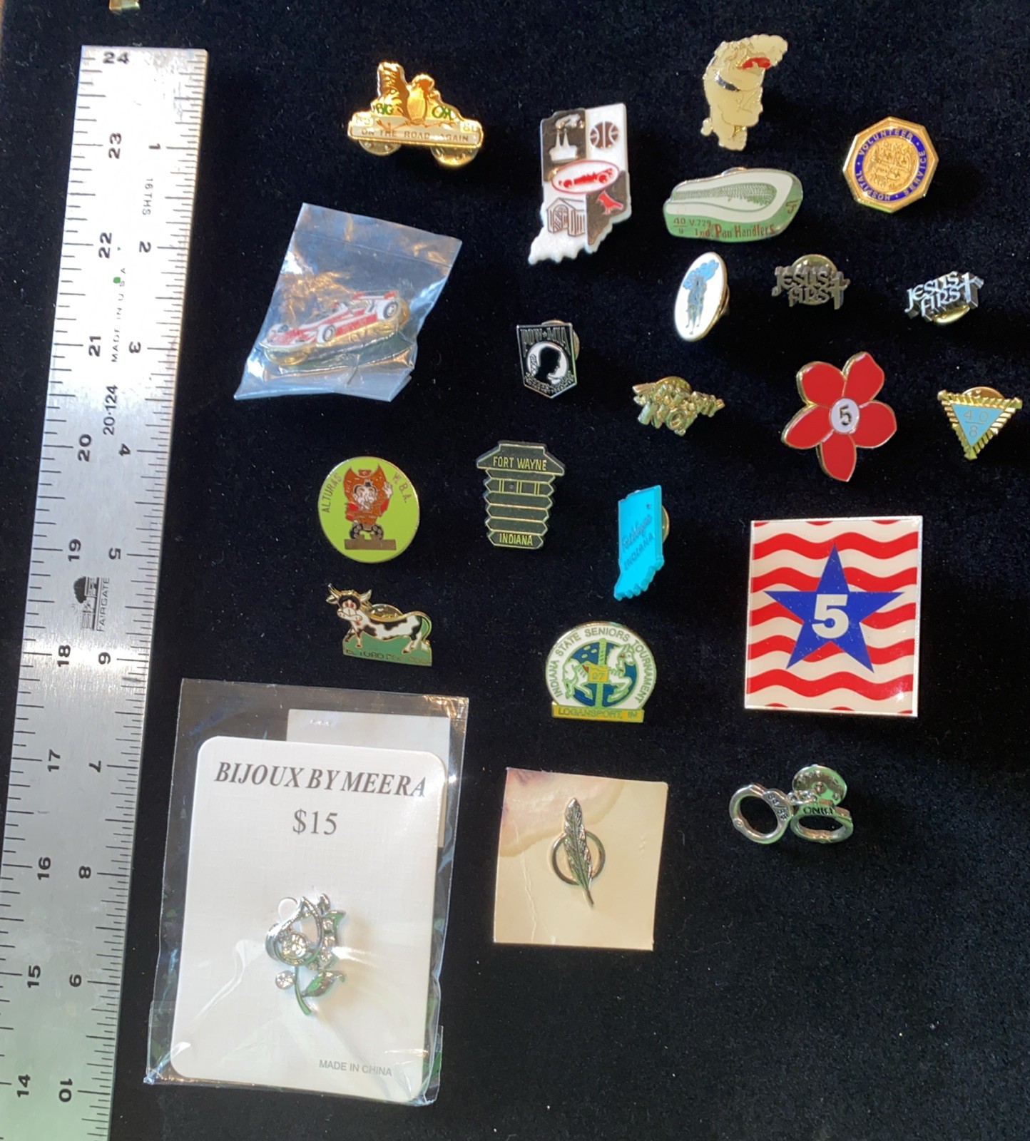 Lot Of 22 Vintage Random Lapel Pins Brooch Indiana Pow*Mia Horse Cow Flower