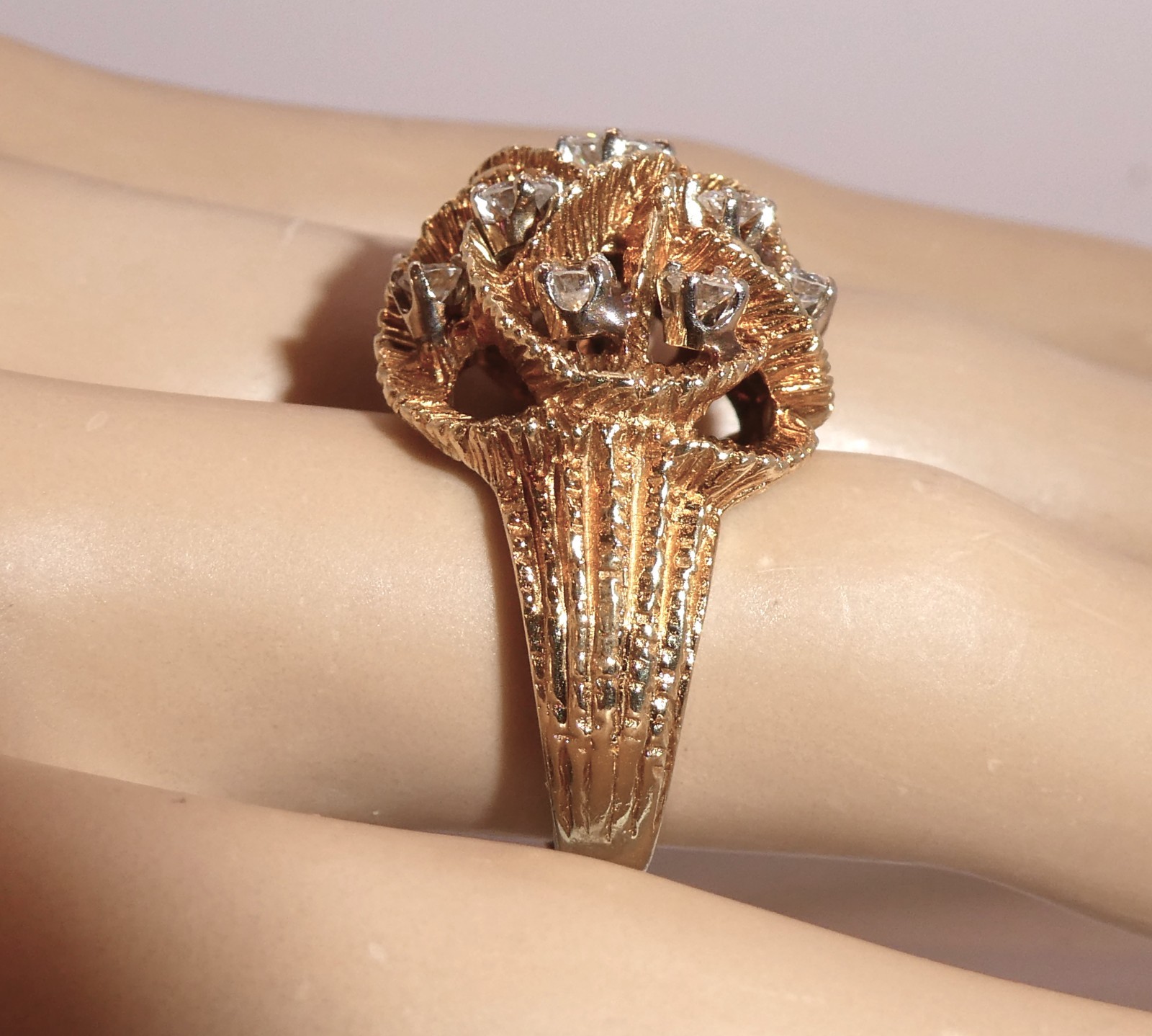 Vintage Estate 18K Gold LEON Ring Textured Ribbon Dome Bombe Diamond 11g 1cttw