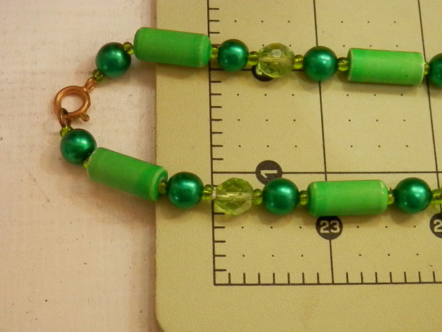 Vivid Green Porcelain & Crystal Vintage 1950s Necklace Very Pretty 257M4