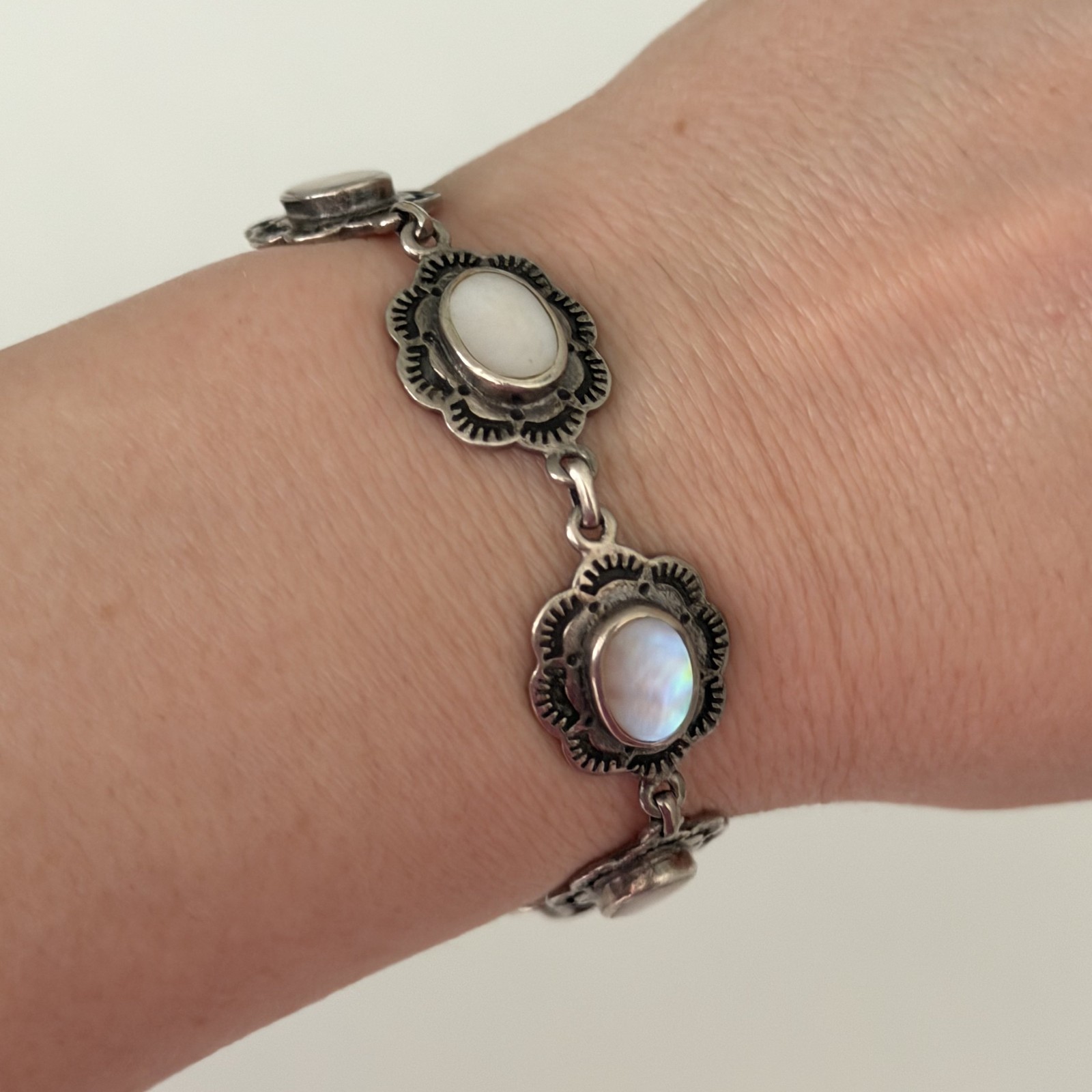 Vintage 925 Sterling Silver Mother Of Pearl Southwestern Flower Bracelet 7″