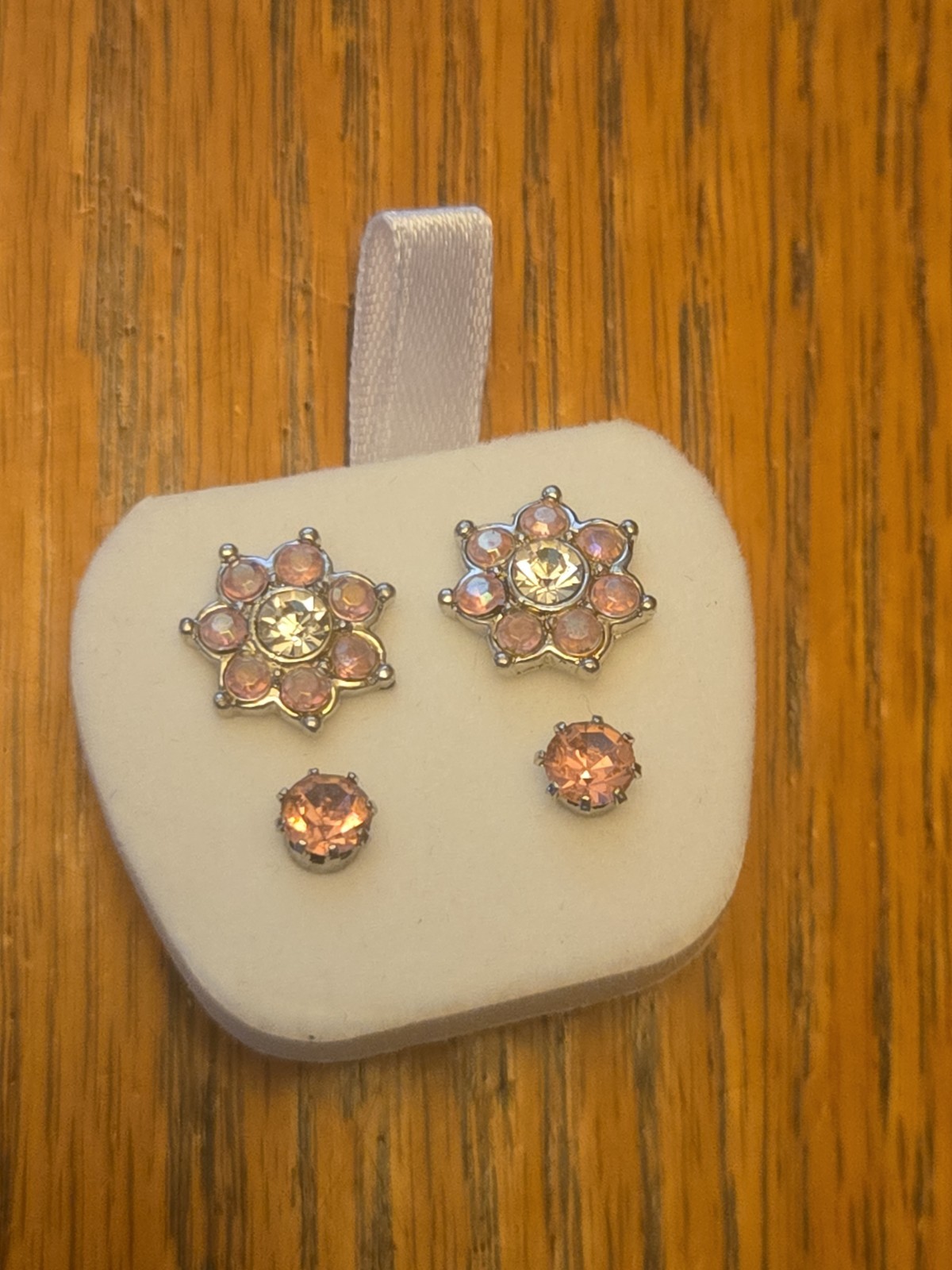 Avon? Unbranded Earrings Set