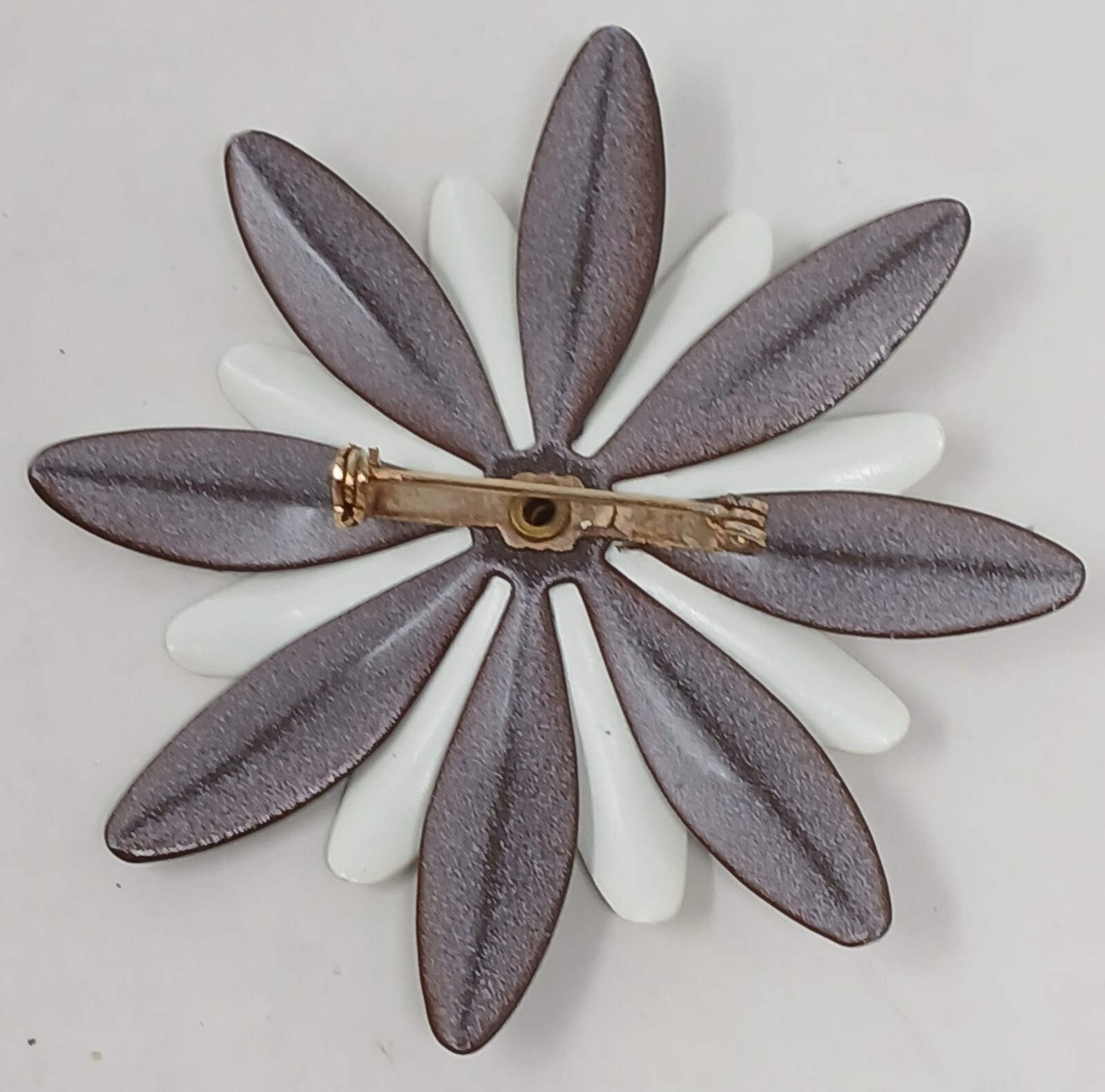 Vintage Brown & White Daisy Flower Brooch Mod Enamel Metal #G-3