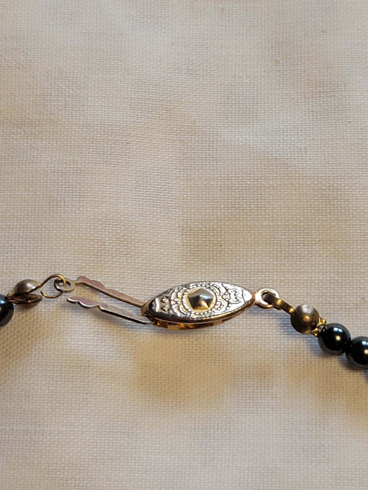 Vtg 18″ Hematite Black Graduating Beads Necklace Gold-Tone Filigree Hook Clasp