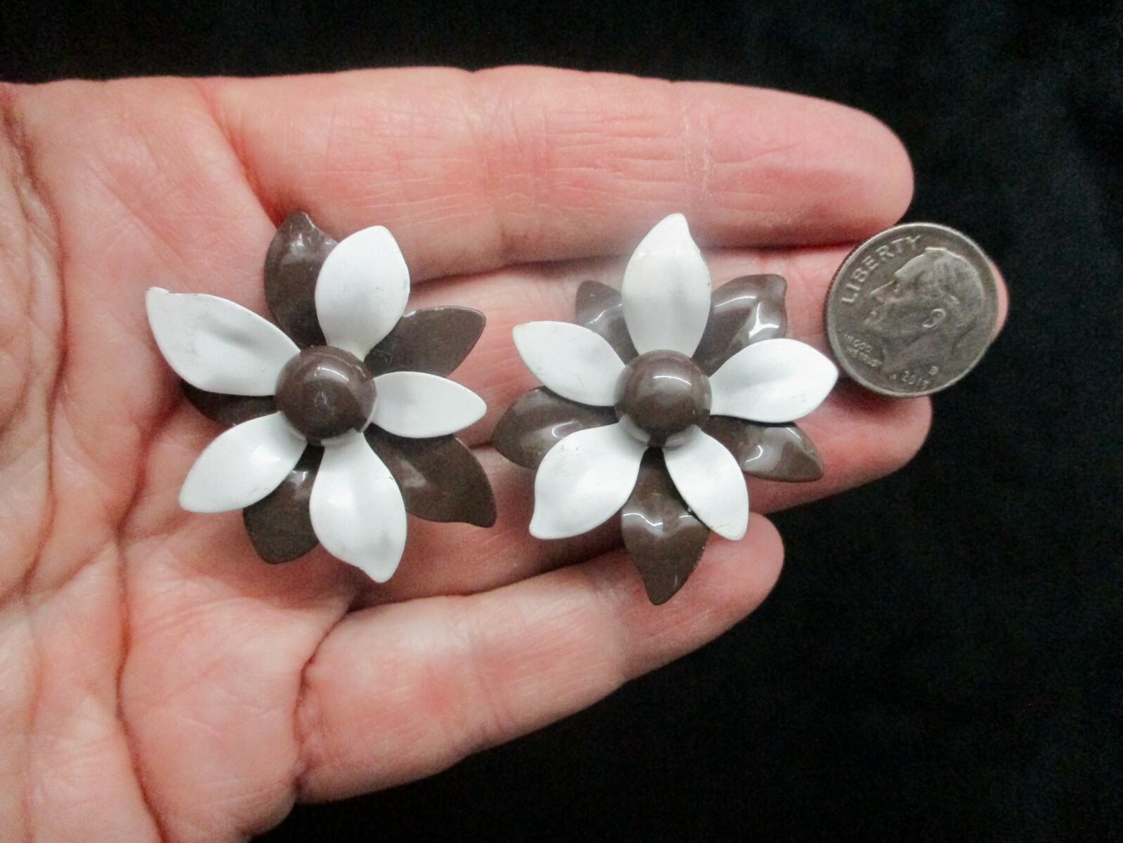 Vintage-1960’s Mod White & Brown Flower Clip Earrings
