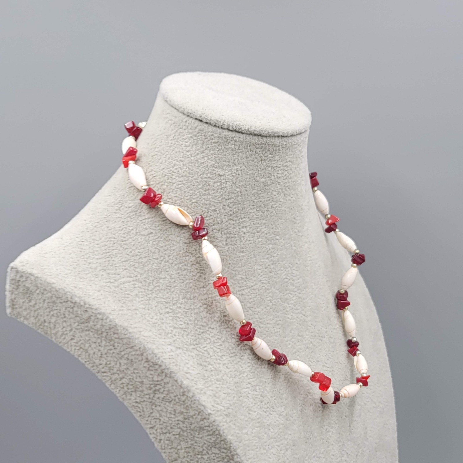 Vintage Seashell and Red Stone Bead Necklace Estate Costume Jewelry 18″
