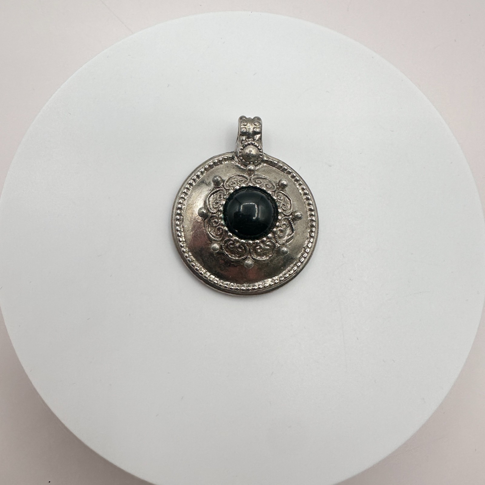 Vintage 90s SilverTone Black Glass Cabochon Shield Pendant Boho Etruscan Jewelry