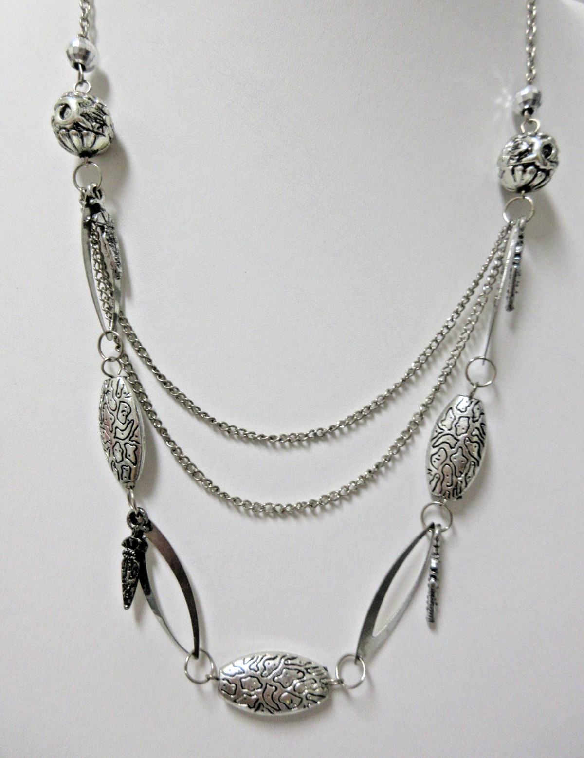 Vintage Layered Silver Tone Molded and Etched Bead Necklace 30″