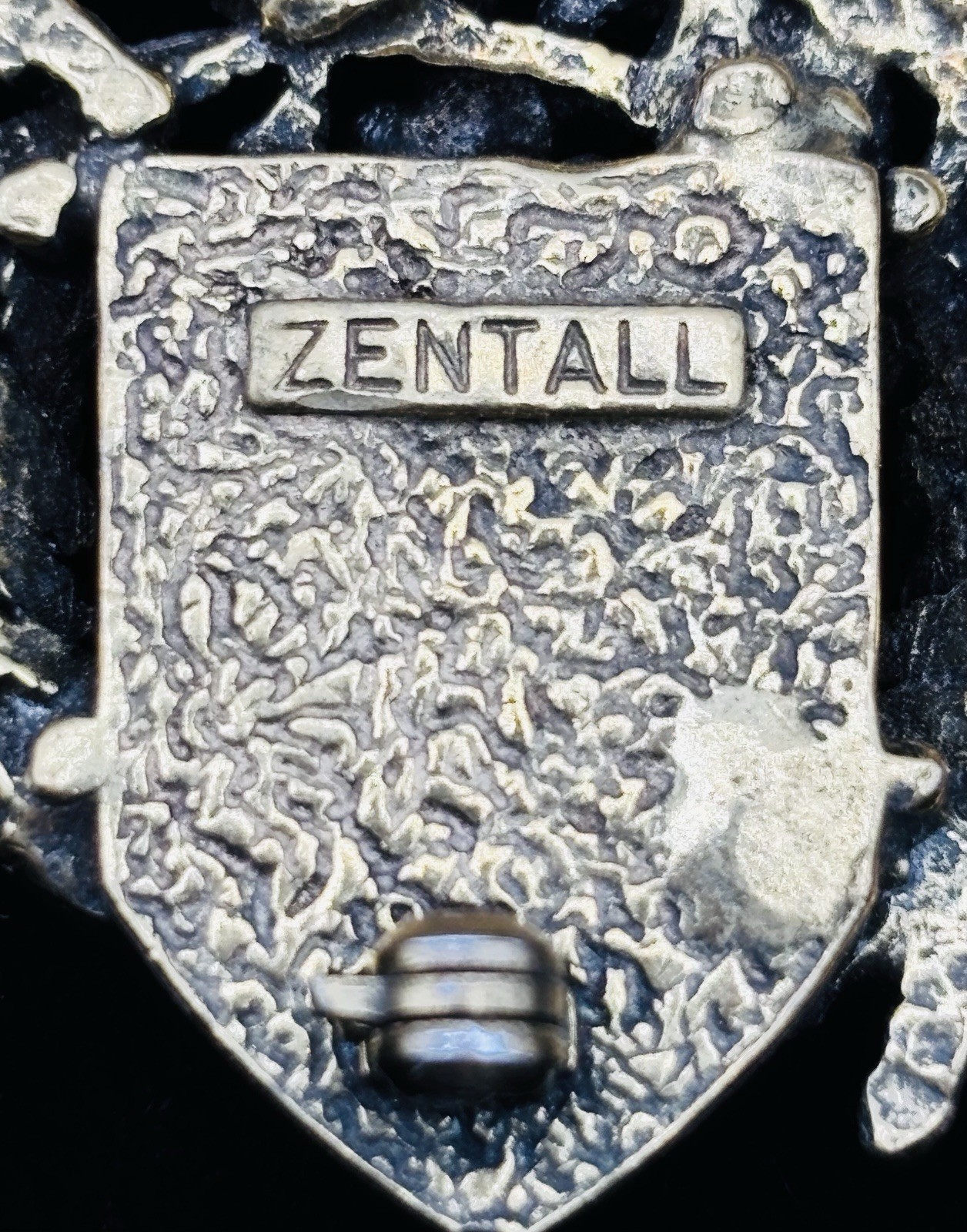 Vintage Robert Zentall American Eagle Crest With Leaves Brooch Antique Goldtone
