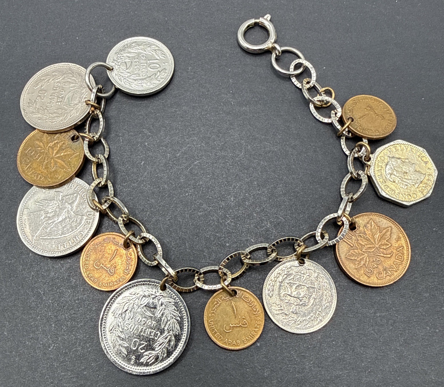 Vintage World Coin Charm Bracelet 7” J61a