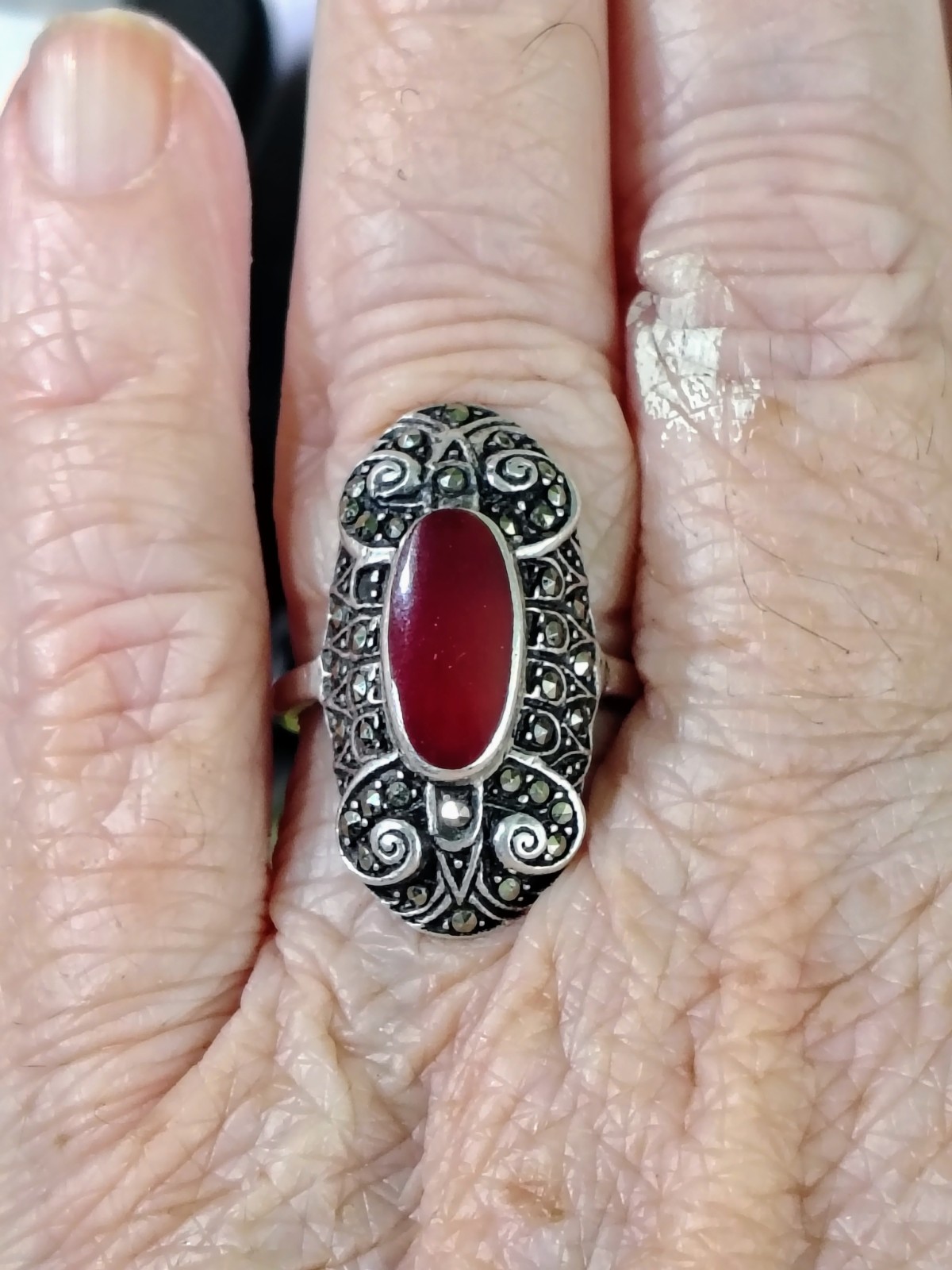 R691 Vintage 925 Sterling Silver Marcasite Coral Colored Cabochon Ring Sz 6.5