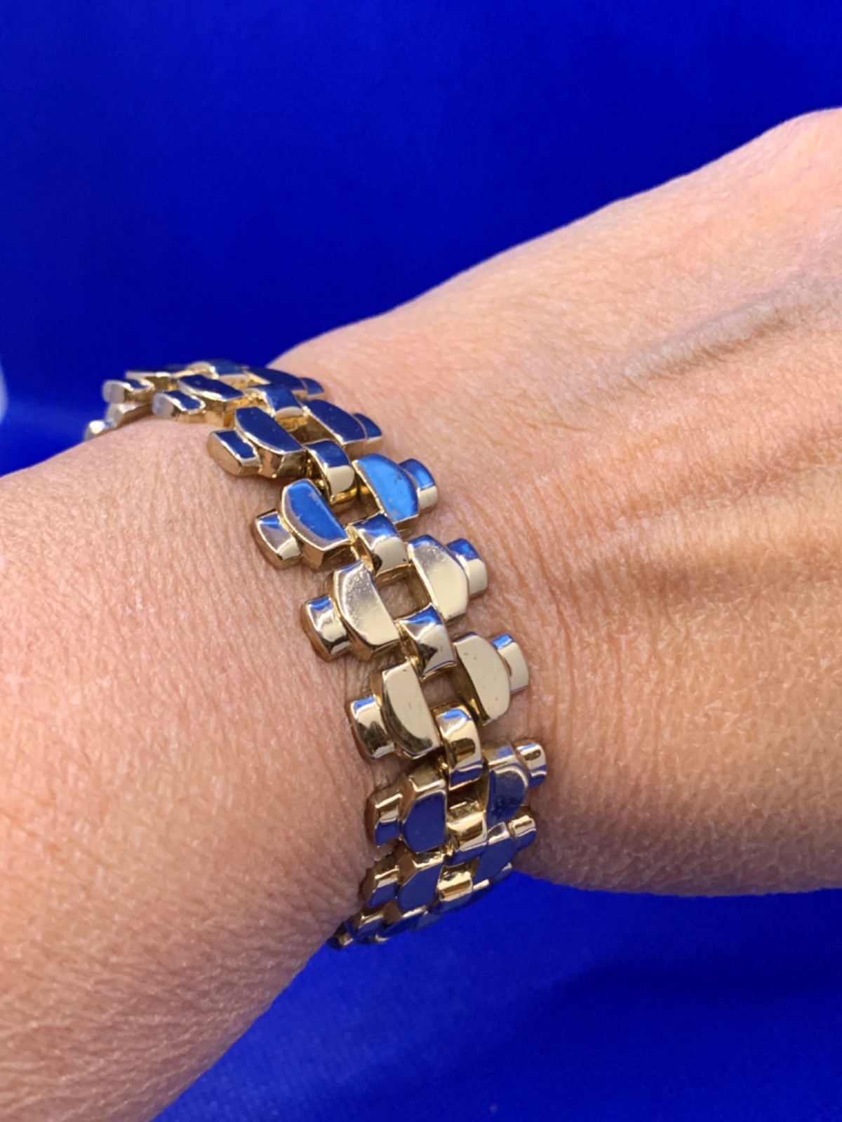 Vintage Monet Bracelet Articulated Gate Link Chain Gold Plated – wSafetyChain