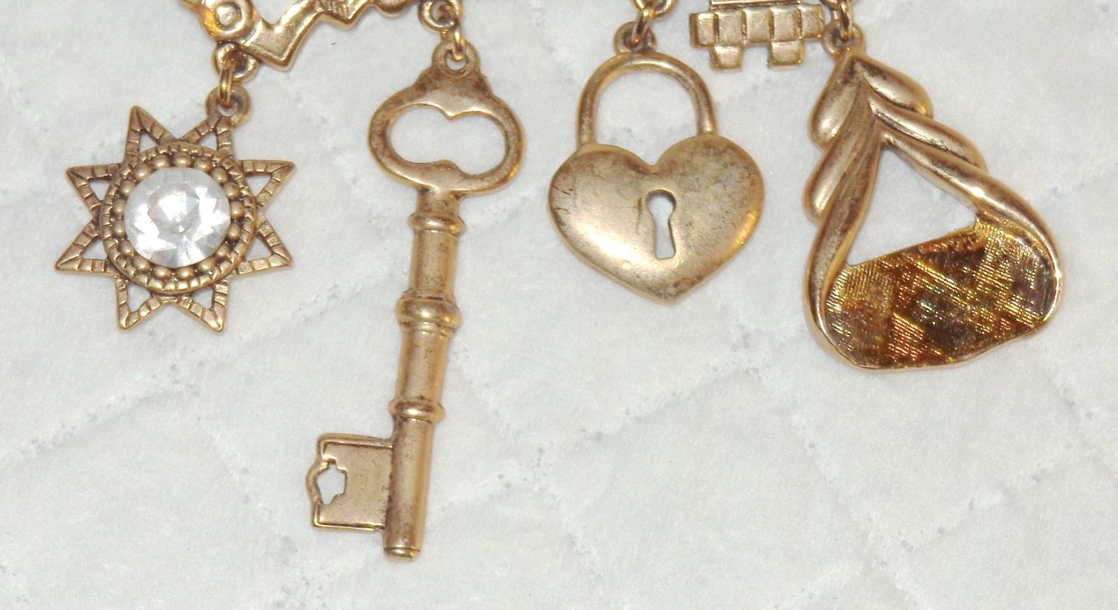 Vintage Signed ULTRACRAFT CHARM DANGLE BAR PIN Gold Tone KEYS CHARMS 2.25″