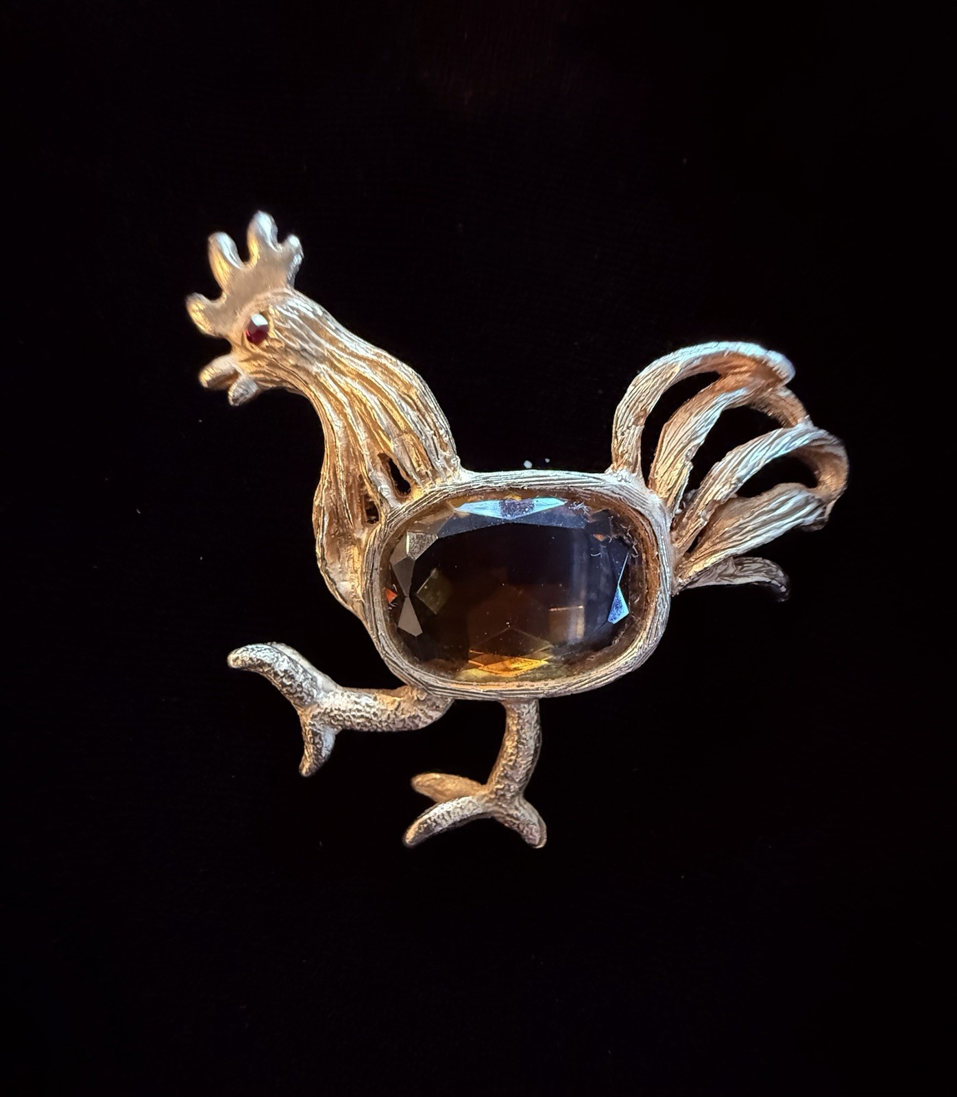 Vintage Faceted Citrine Glass Belly & Red Eye Golden Tone Rooster Brooch Coro?