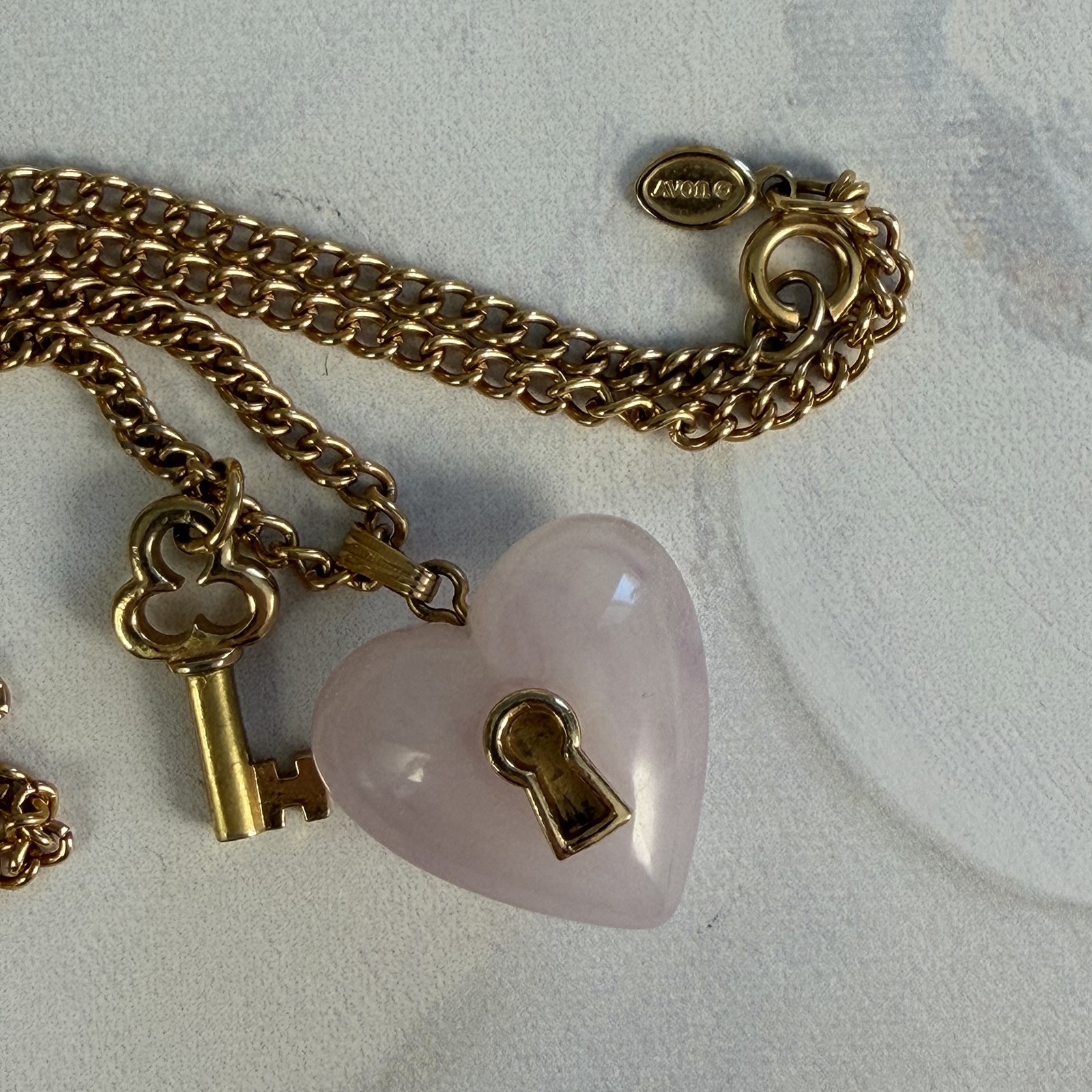 VTG 1976 Avon Key To My Heart Pink Puff Heart Lock & Key Pendant Necklace 24″