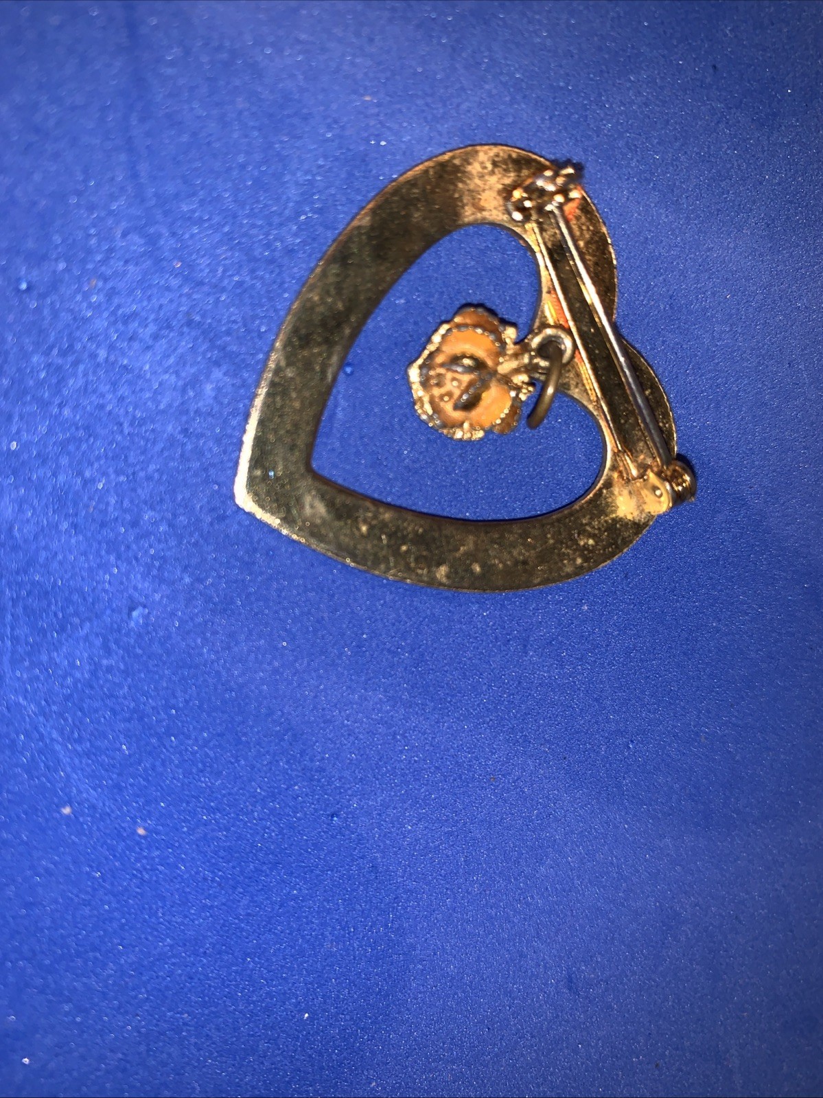 Unsigned Brooch/Pin Gold-Tone Heart with hanging Rose safety catch clasp