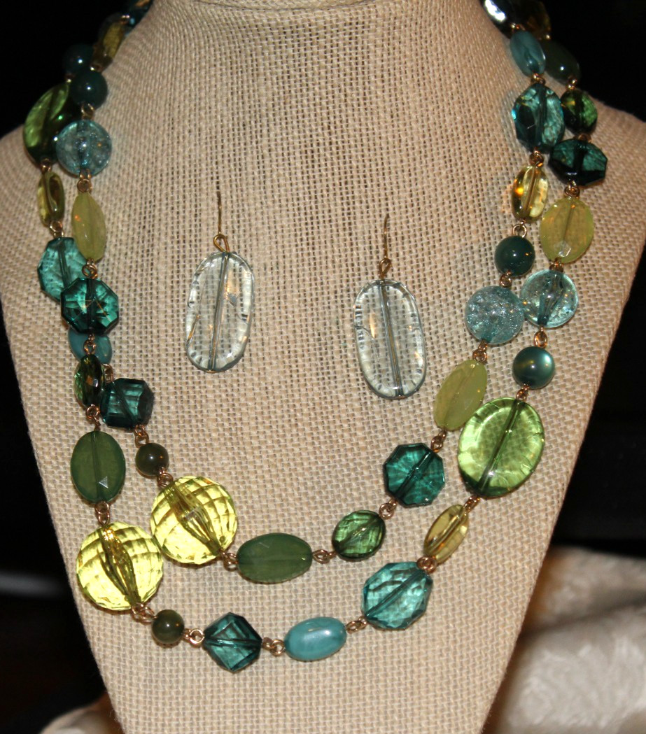 VINTAGE TEAL& &SHADES OF GREEN GLASS& PLASTIC BEAD NECKLACE+ HOOK DANGLE EARRING