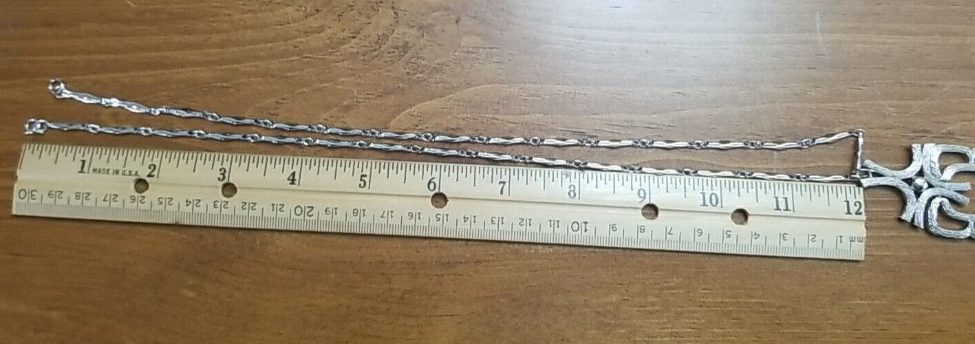 Vintage AVON Signed Silver Tone Articulated Pendant Bar Link Chain Necklace