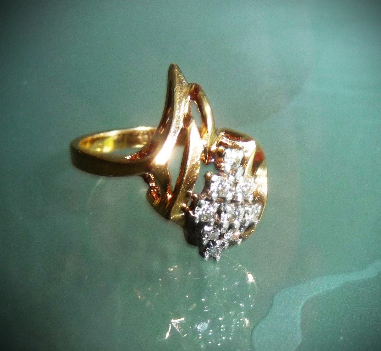 GORGEOUS ESTATE VINTAGE DESIGNER VR 14K YELLOW GOLD DIAMOND CLUSTER RING!