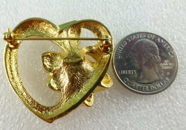 AVON Birthstone Heart Pin Brooch Bow Emerald Green Stone MAY