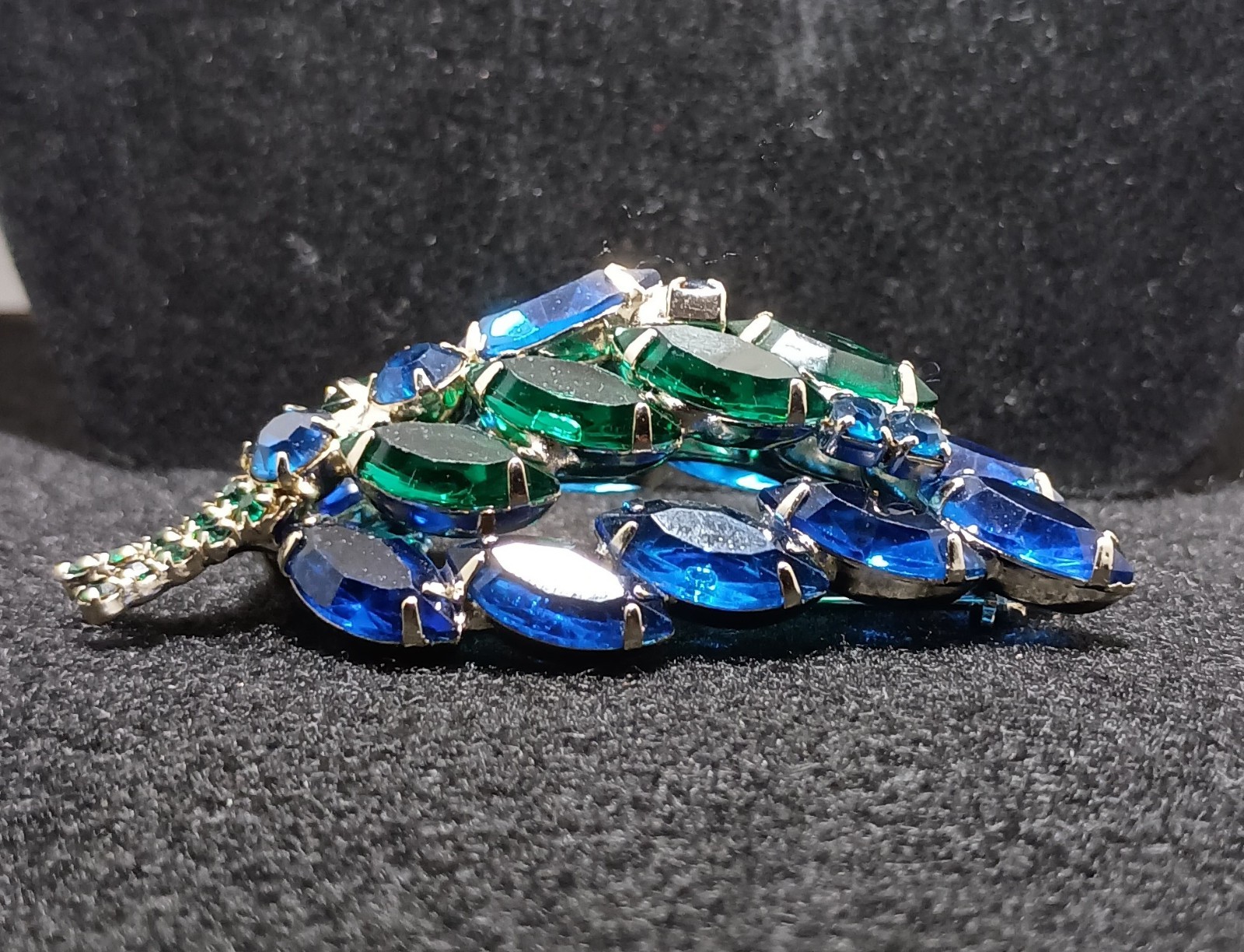 Vintage Emerald Green and Blue Leaf Style Brooch Silver Tone