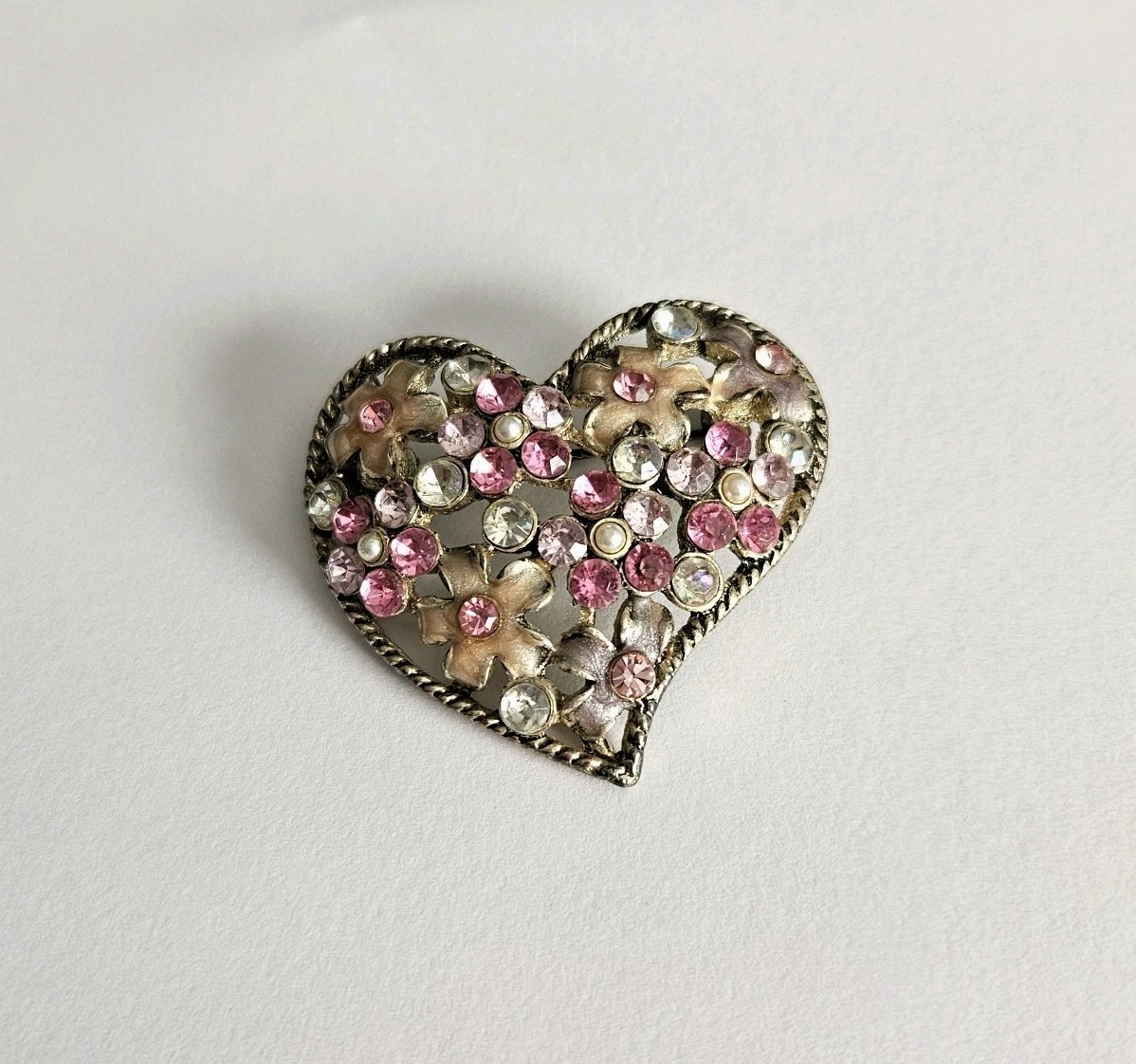Vtg Brooch Silver Tone Heart With Pink Stones And Flowers 1.5″