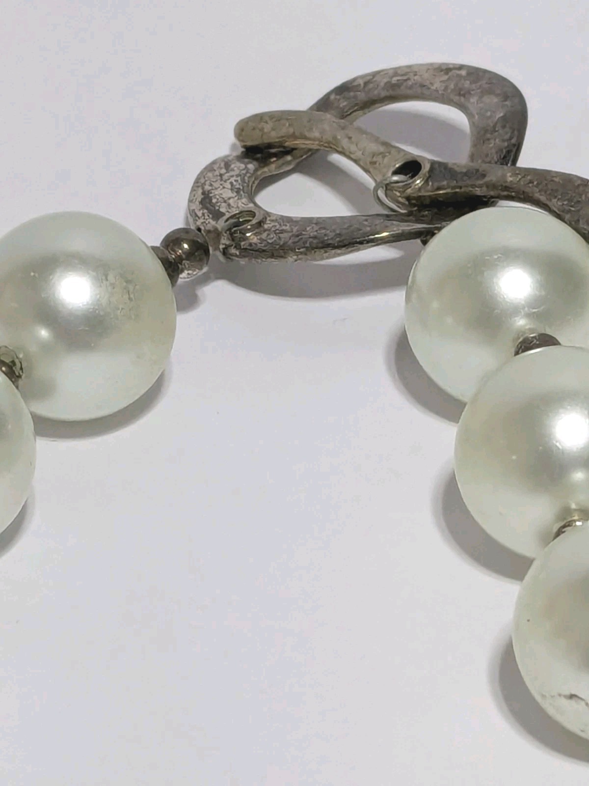 Vintage Chunky Silver Tone Etched Metal & White Glass Round Beaded Necklace 18″
