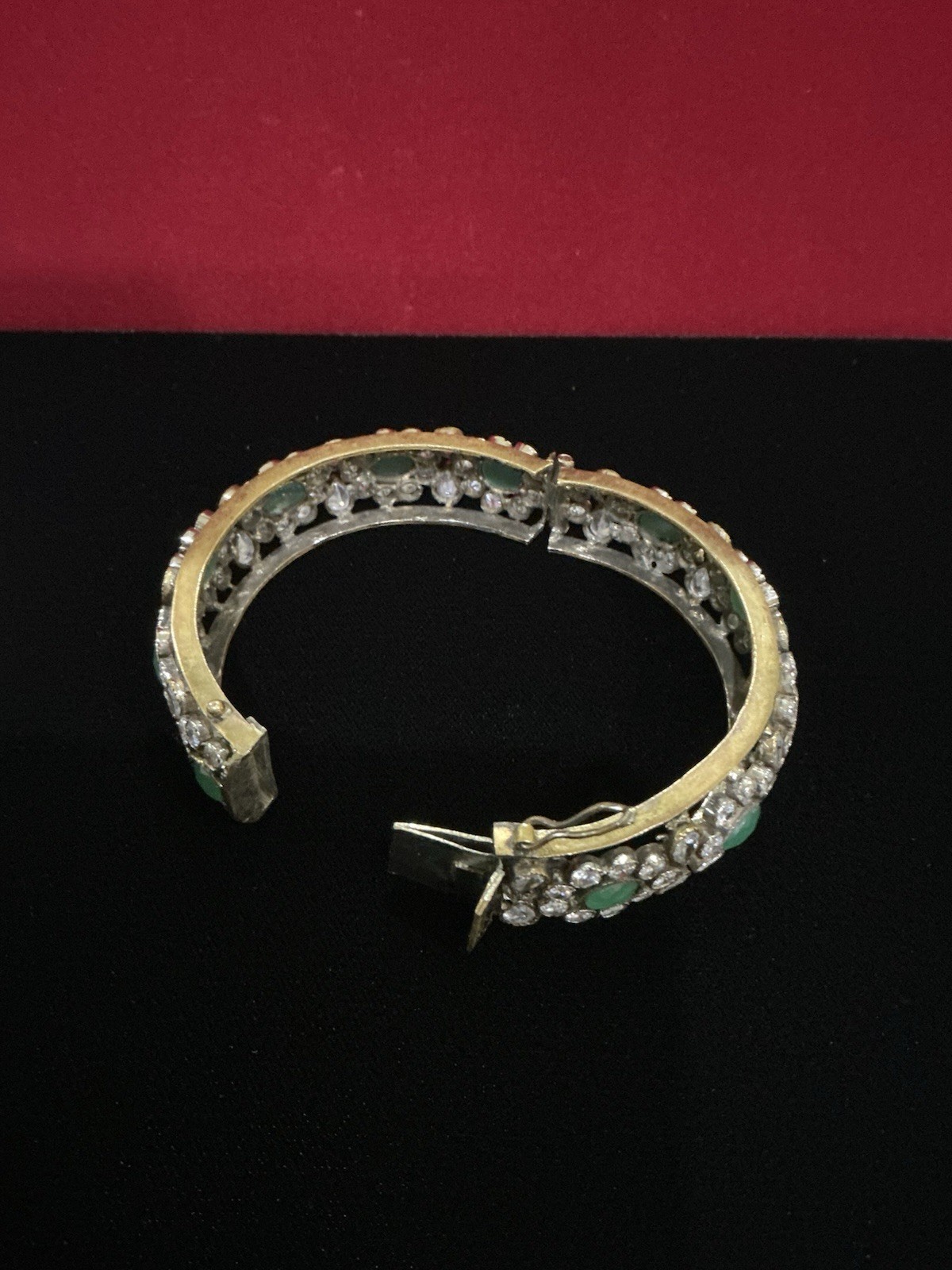 ROBERT Hinged Bracelet. Beautiful! Good Condition!