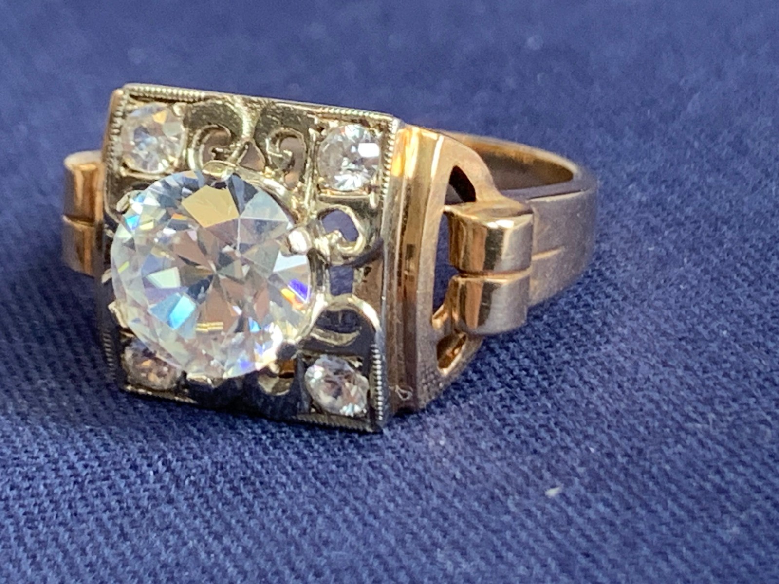 Vtg Yellow Gold Ring 4.86g Fine Jewelry Size 6 Band Clear Stones *READ*