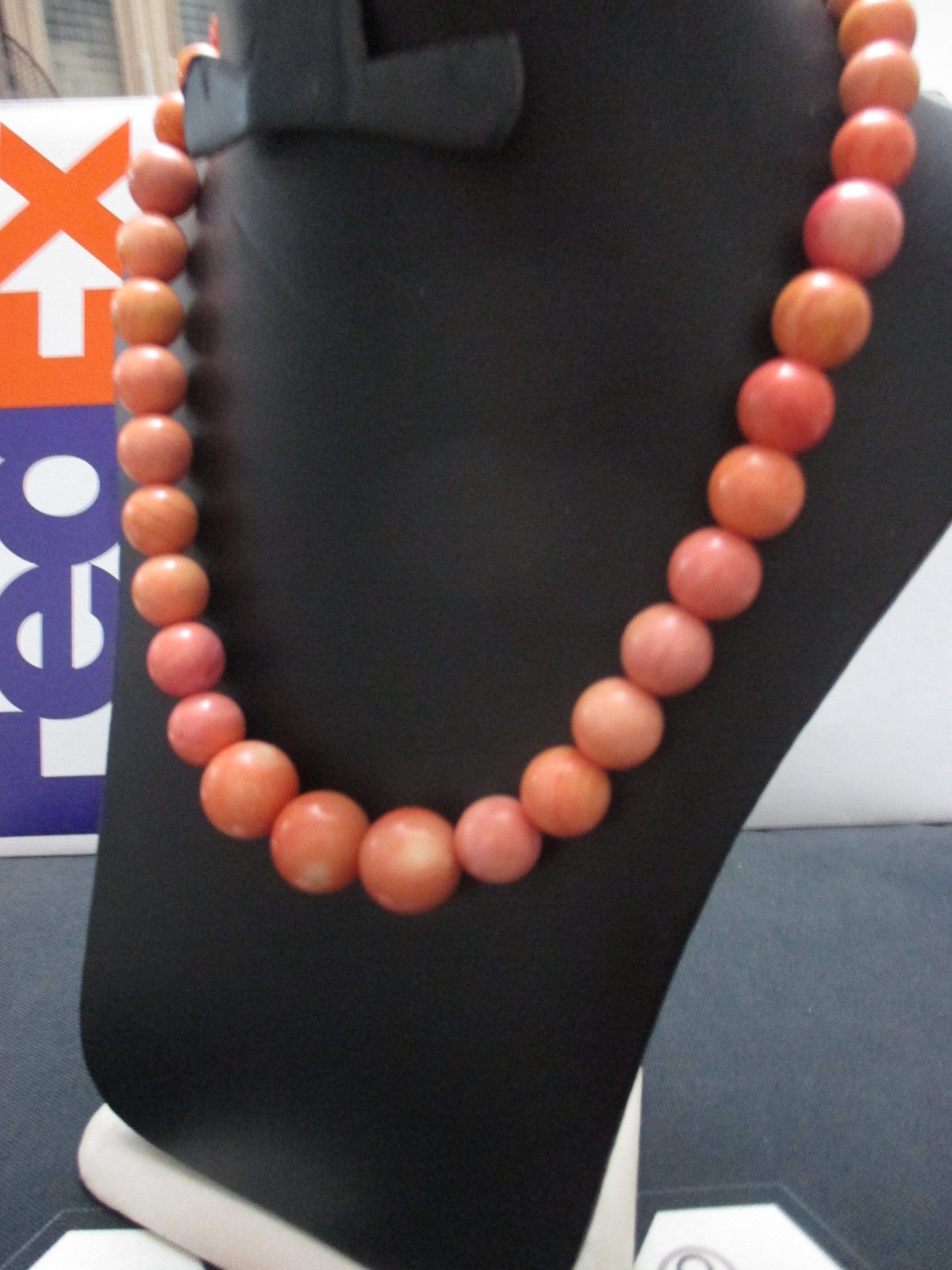 Vintage M0M0 Art Deco Authentic ☆ Undyed Untreated ☆ Necklace Coral ☆ Organic.